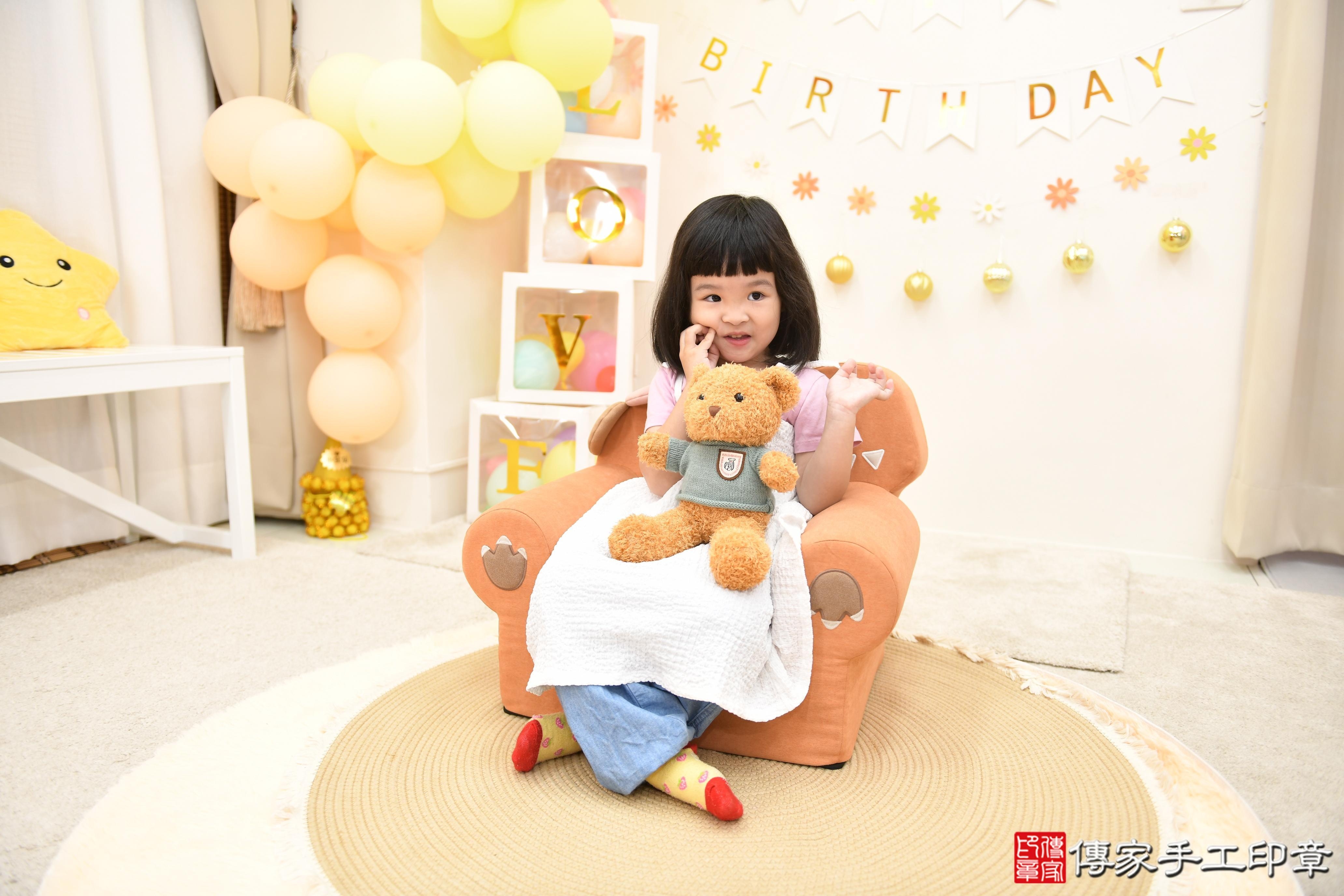 傳家手工印章高雄店、抓周、度脺、美式風會場、傳家嬰兒古禮、吉祥話、抓周道具物品24種、拍照。抓周證書。寶寶抓周、滿周歲、生日快樂、祝福