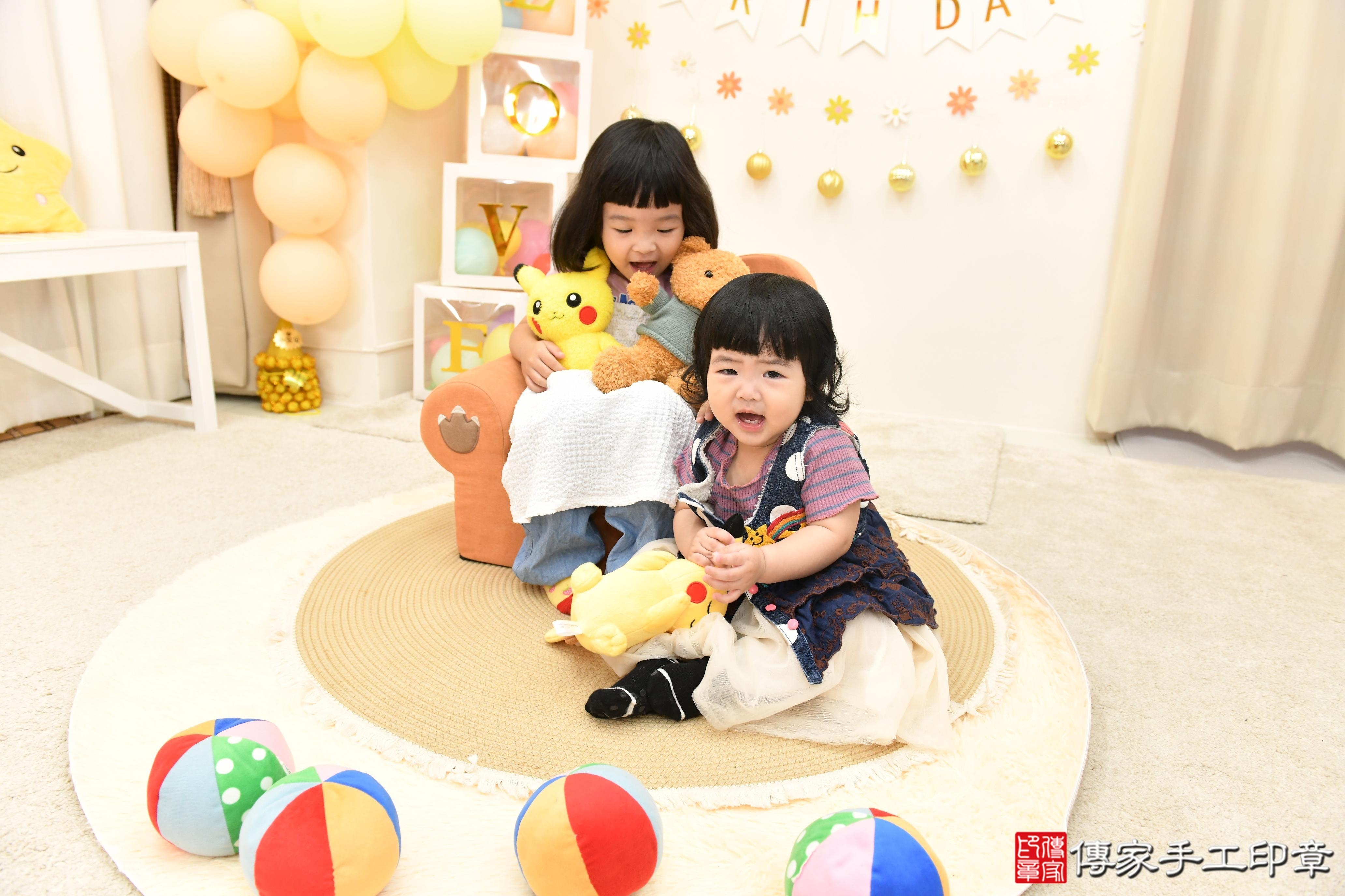 傳家手工印章高雄店、抓周、度脺、美式風會場、傳家嬰兒古禮、吉祥話、抓周道具物品24種、拍照。抓周證書。寶寶抓周、滿周歲、生日快樂、祝福