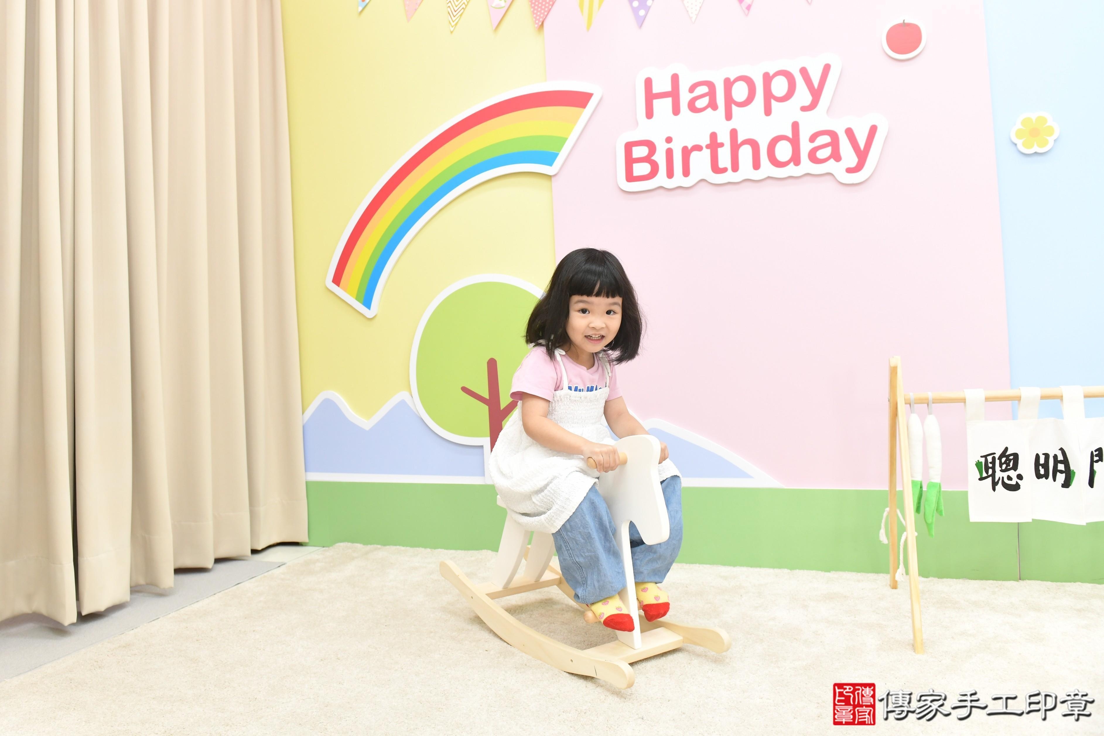 傳家手工印章高雄店、抓周、度脺、美式風會場、傳家嬰兒古禮、吉祥話、抓周道具物品24種、拍照。抓周證書。寶寶抓周、滿周歲、生日快樂、祝福