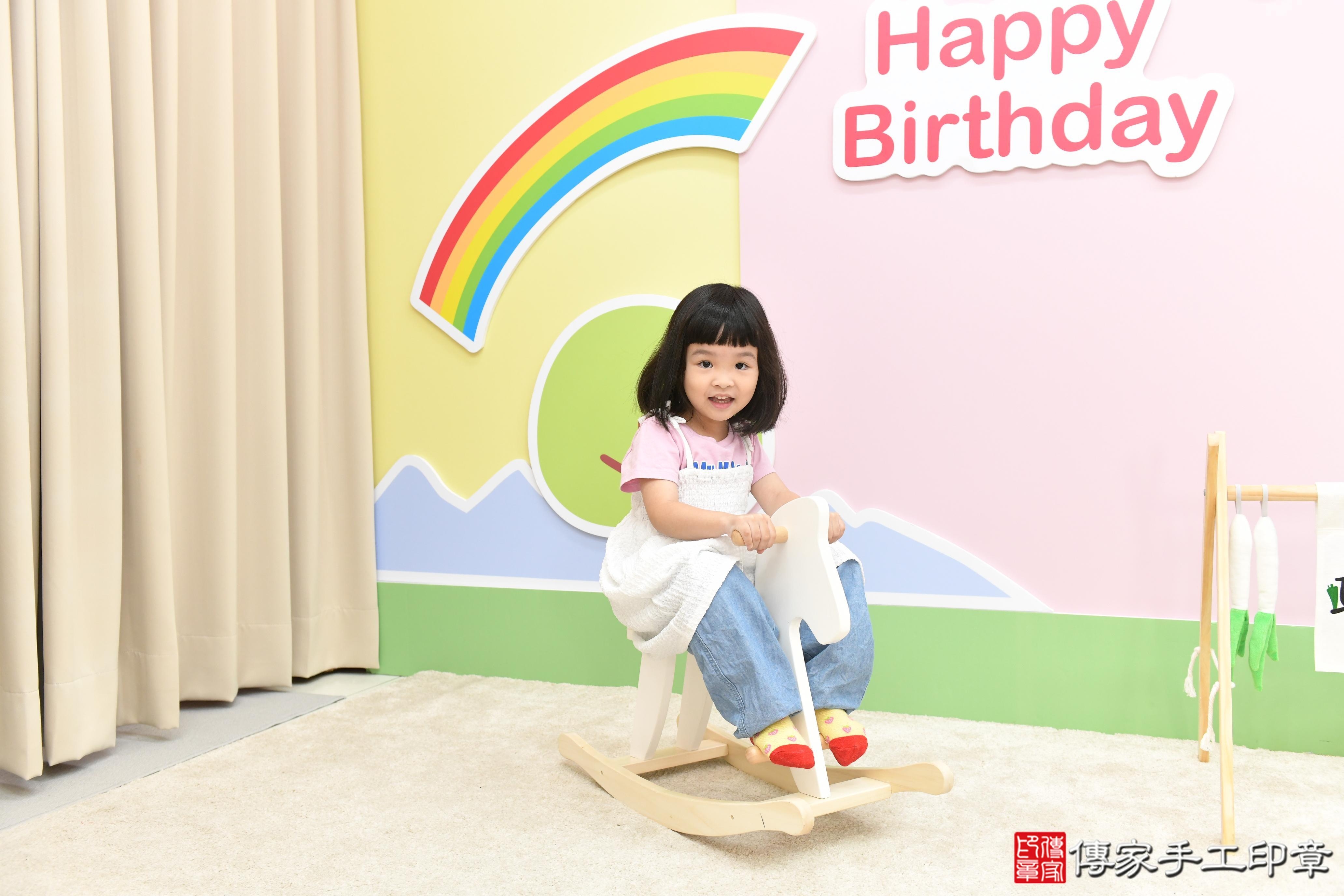 傳家手工印章高雄店、抓周、度脺、美式風會場、傳家嬰兒古禮、吉祥話、抓周道具物品24種、拍照。抓周證書。寶寶抓周、滿周歲、生日快樂、祝福