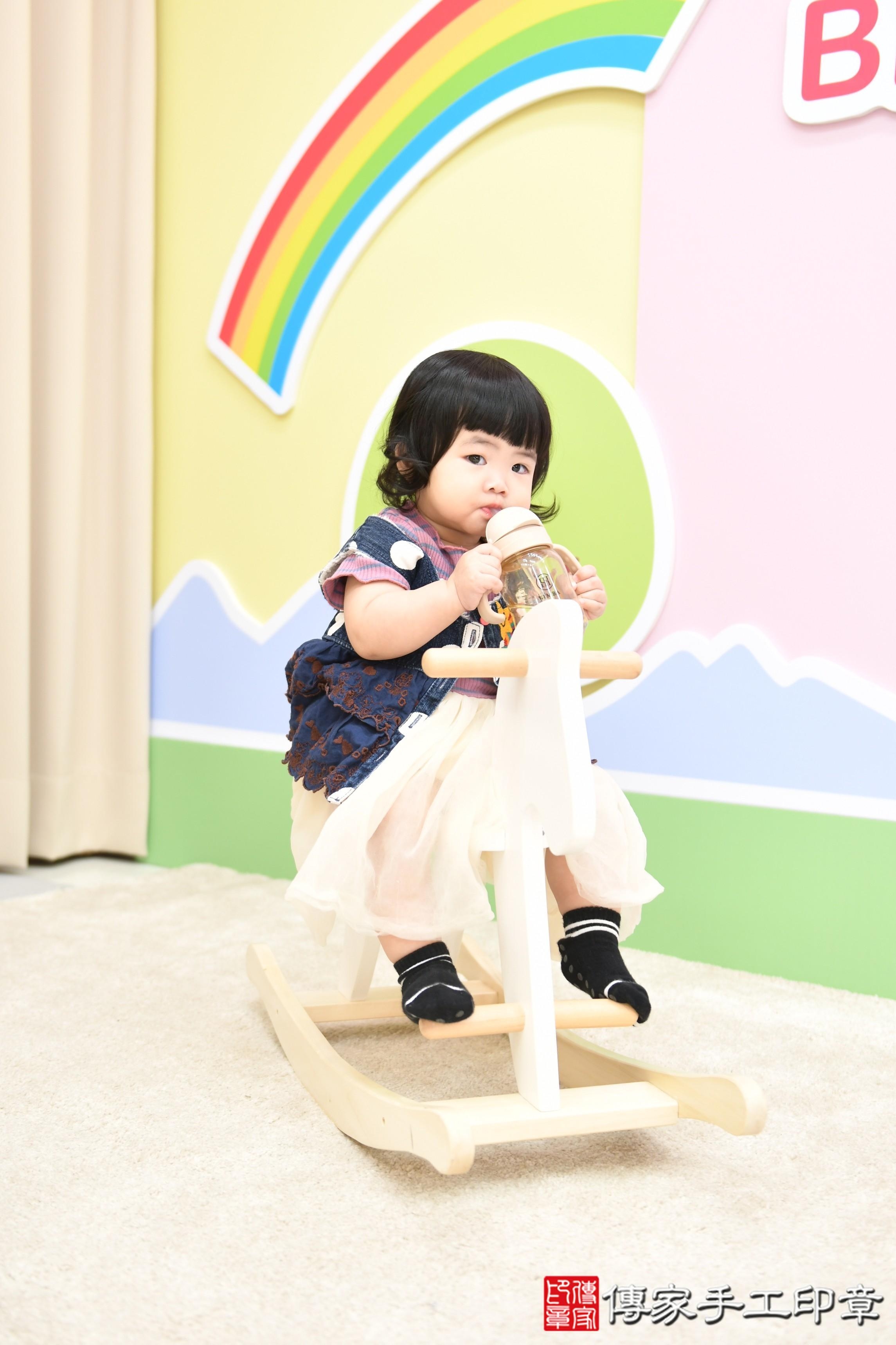 傳家手工印章高雄店、抓周、度脺、美式風會場、傳家嬰兒古禮、吉祥話、抓周道具物品24種、拍照。抓周證書。寶寶抓周、滿周歲、生日快樂、祝福