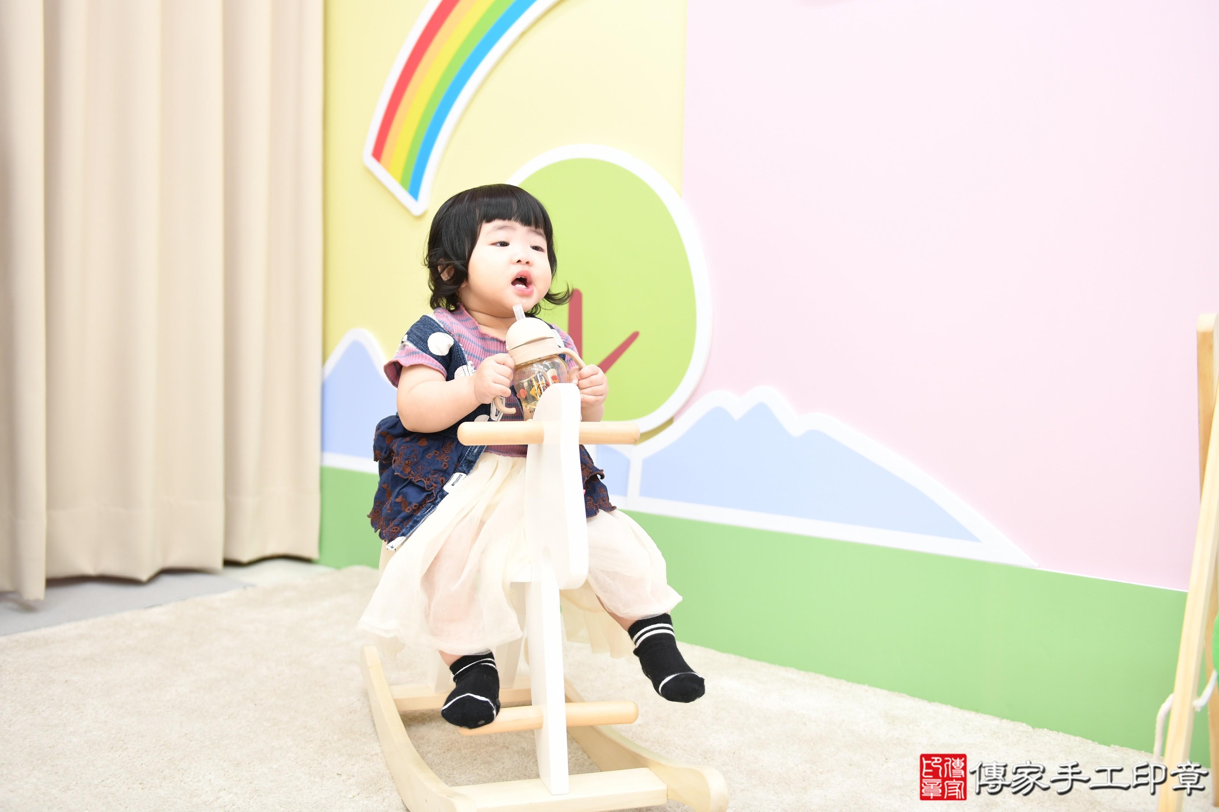 傳家手工印章高雄店、抓周、度脺、美式風會場、傳家嬰兒古禮、吉祥話、抓周道具物品24種、拍照。抓周證書。寶寶抓周、滿周歲、生日快樂、祝福