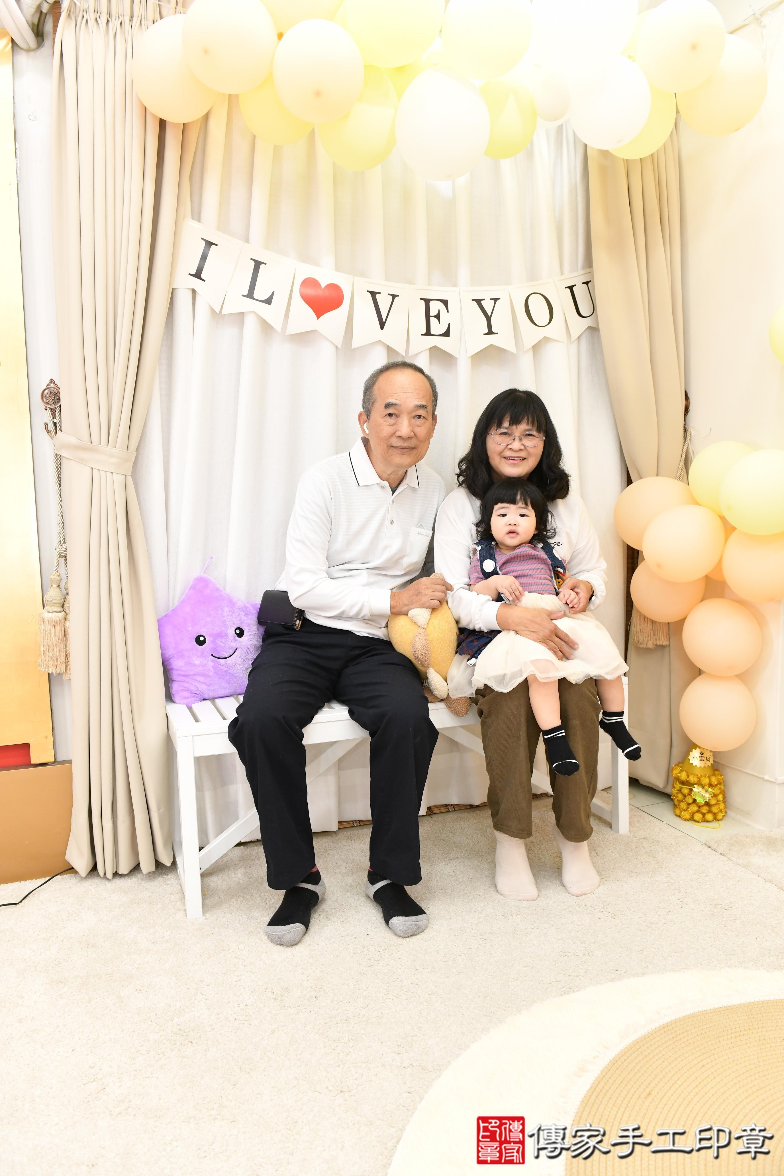 傳家手工印章高雄店、抓周、度脺、美式風會場、傳家嬰兒古禮、吉祥話、抓周道具物品24種、拍照。抓周證書。寶寶抓周、滿周歲、生日快樂、祝福