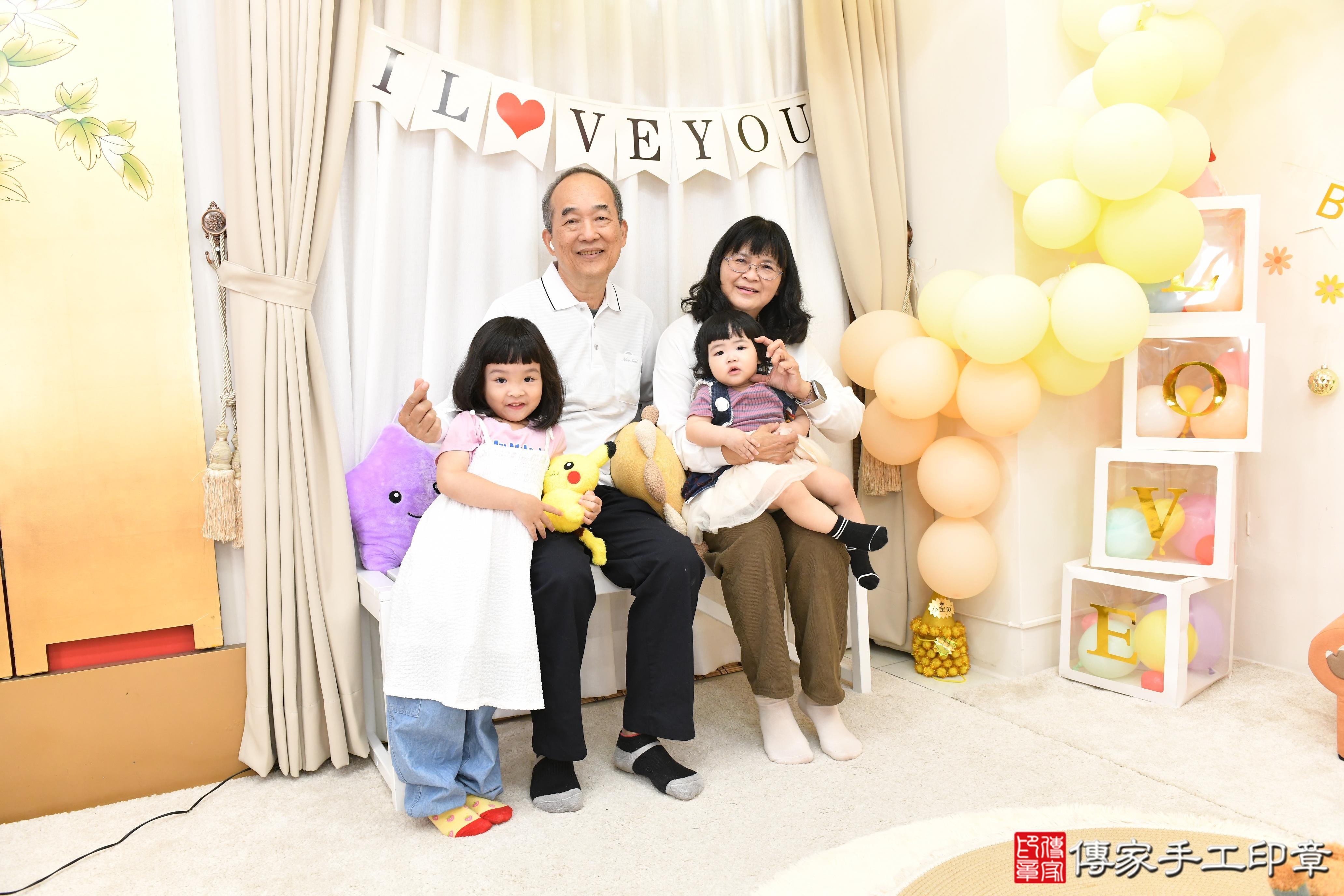 傳家手工印章高雄店、抓周、度脺、美式風會場、傳家嬰兒古禮、吉祥話、抓周道具物品24種、拍照。抓周證書。寶寶抓周、滿周歲、生日快樂、祝福