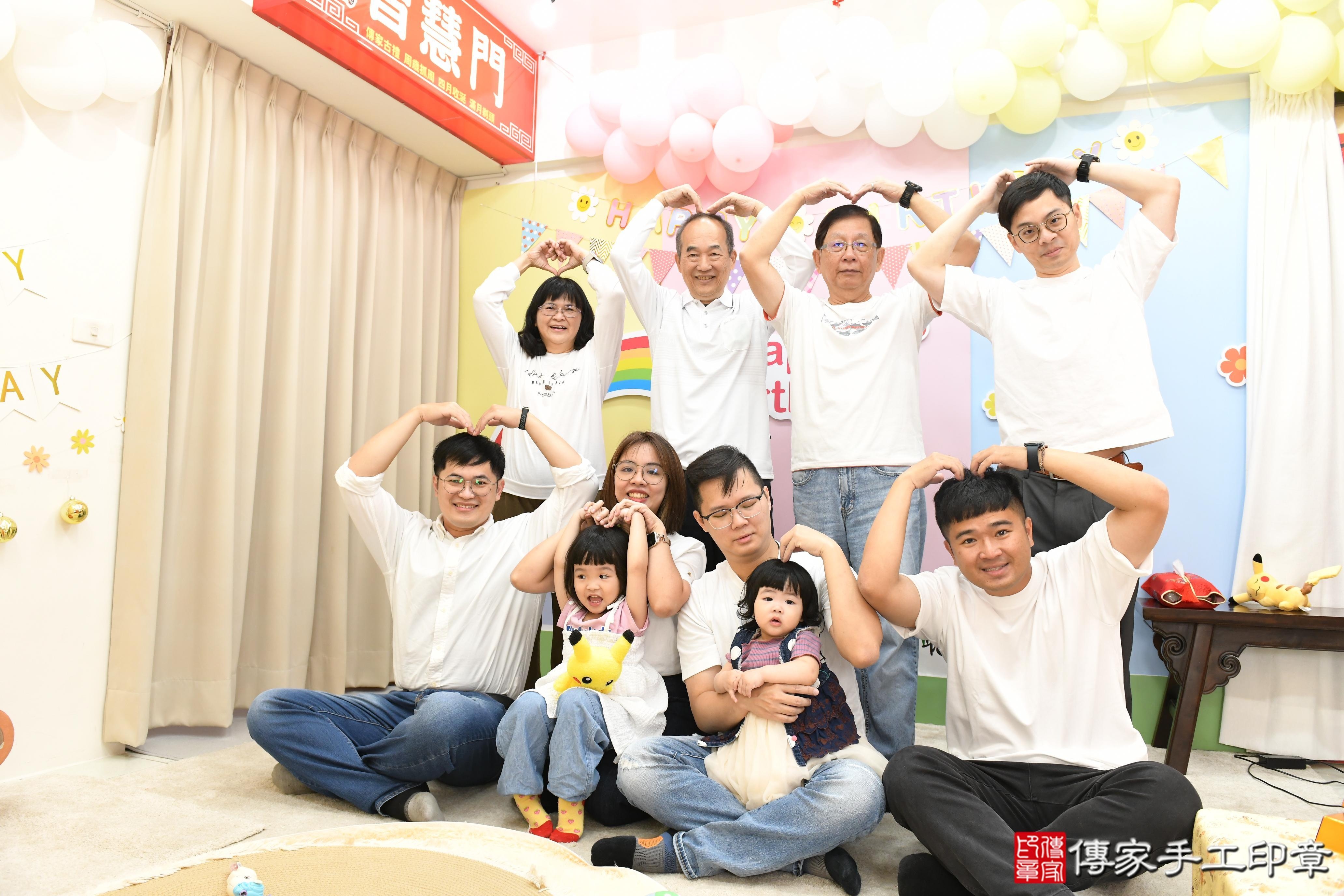 傳家手工印章高雄店、抓周、度脺、美式風會場、傳家嬰兒古禮、吉祥話、抓周道具物品24種、拍照。抓周證書。寶寶抓周、滿周歲、生日快樂、祝福