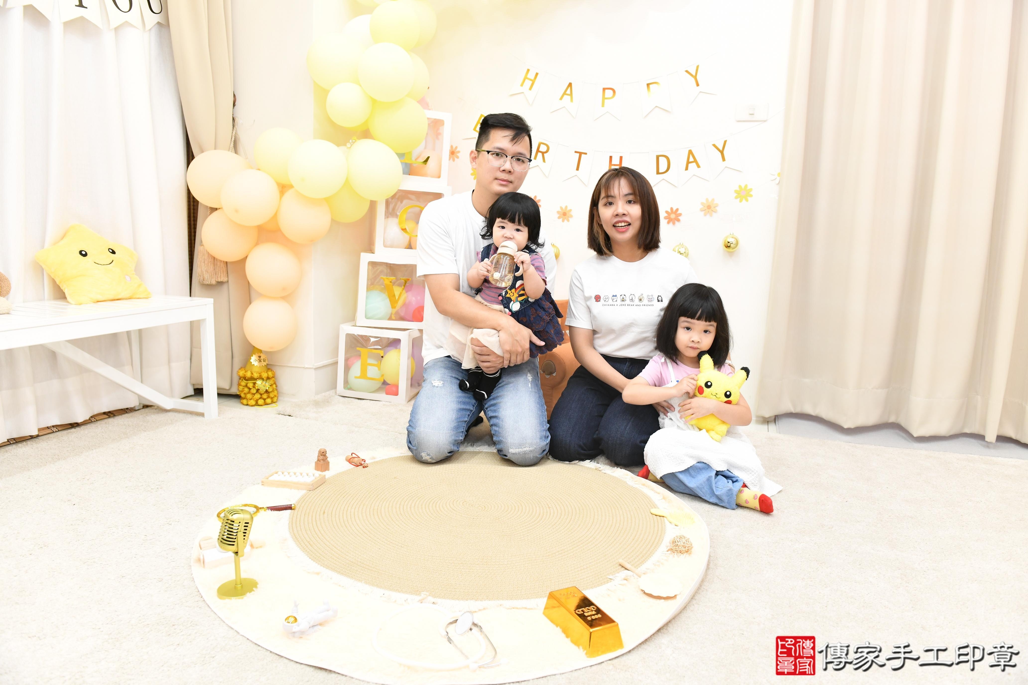 傳家手工印章高雄店、抓周、度脺、美式風會場、傳家嬰兒古禮、吉祥話、抓周道具物品24種、拍照。抓周證書。寶寶抓周、滿周歲、生日快樂、祝福