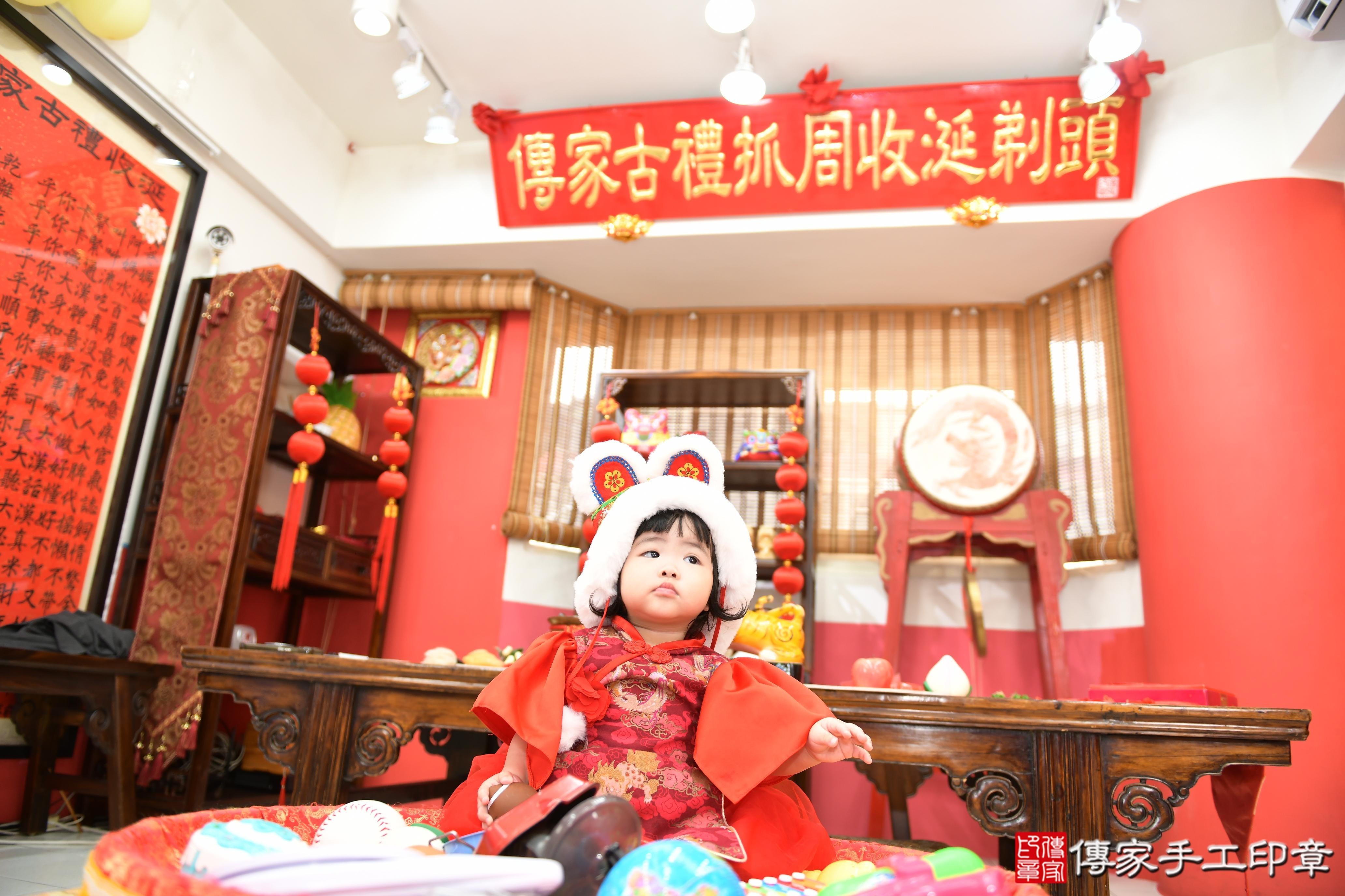 傳家手工印章高雄店、抓周、度脺、美式風會場、傳家嬰兒古禮、吉祥話、抓周道具物品24種、拍照。抓周證書。寶寶抓周、滿周歲、生日快樂、祝福