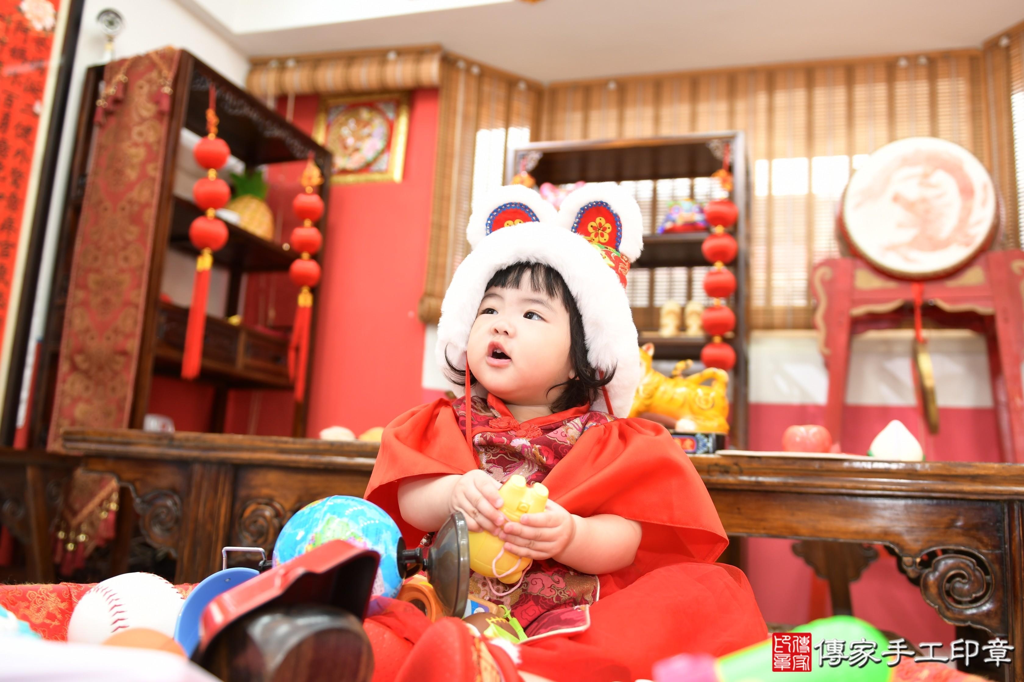 傳家手工印章高雄店、抓周、度脺、美式風會場、傳家嬰兒古禮、吉祥話、抓周道具物品24種、拍照。抓周證書。寶寶抓周、滿周歲、生日快樂、祝福