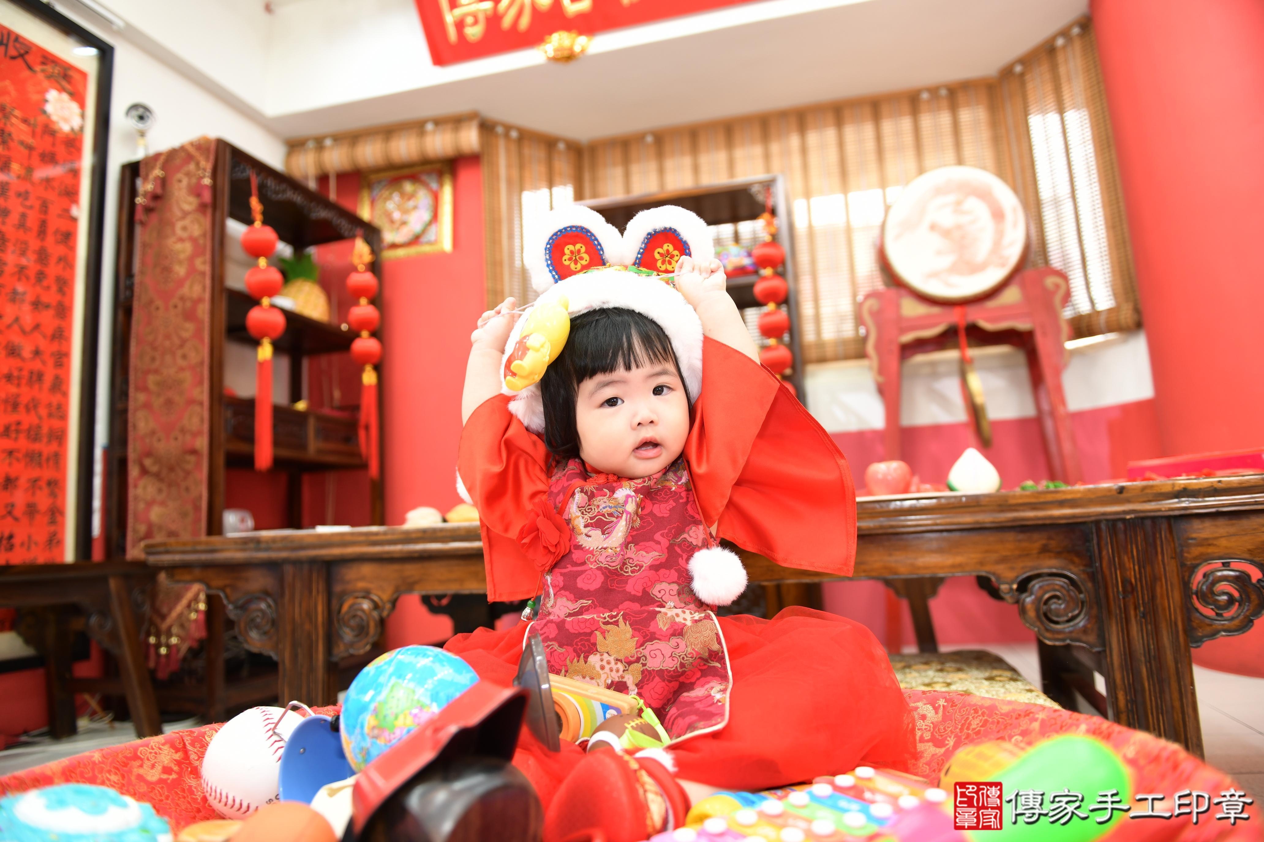 傳家手工印章高雄店、抓周、度脺、美式風會場、傳家嬰兒古禮、吉祥話、抓周道具物品24種、拍照。抓周證書。寶寶抓周、滿周歲、生日快樂、祝福