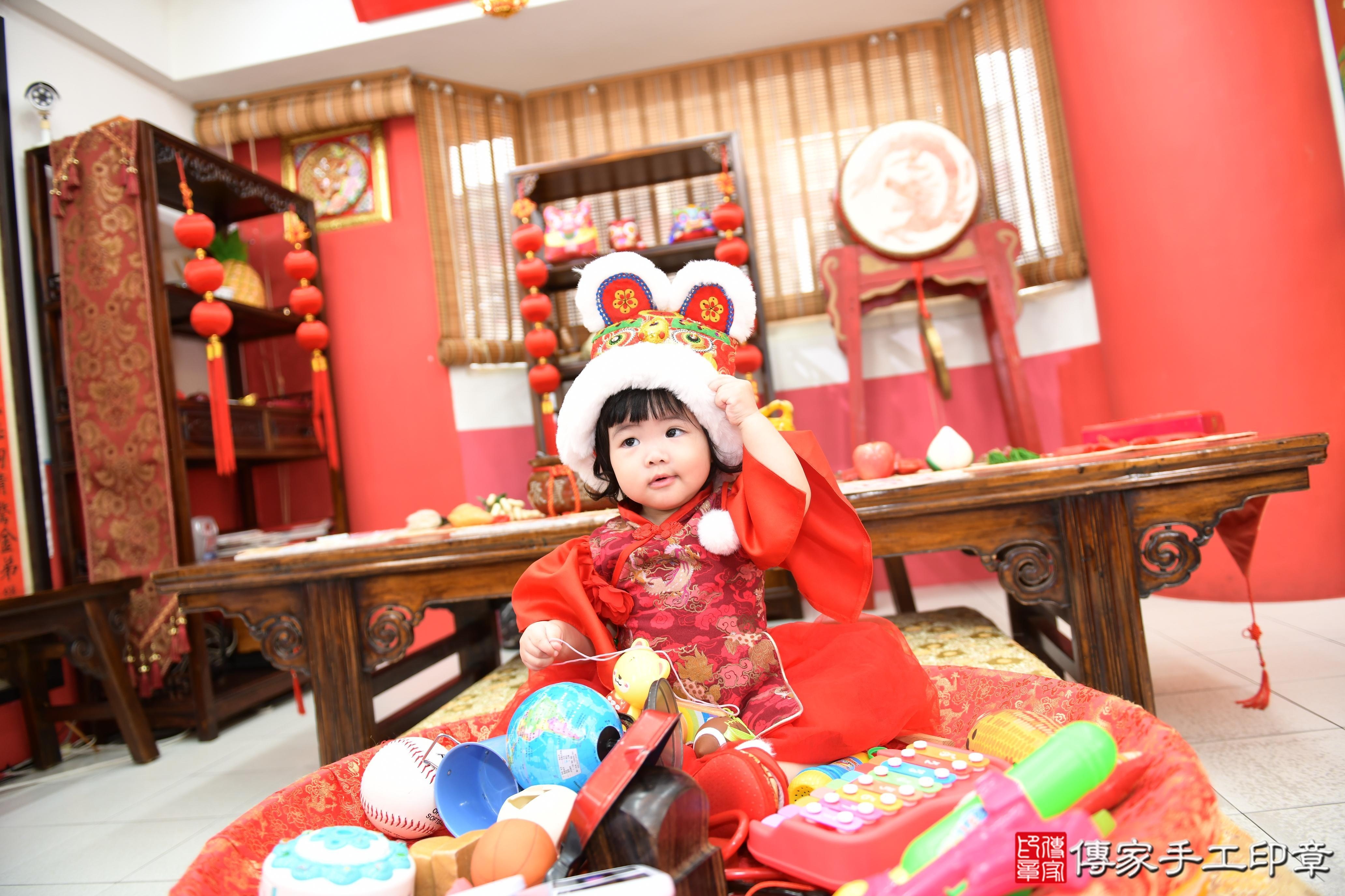 傳家手工印章高雄店、抓周、度脺、美式風會場、傳家嬰兒古禮、吉祥話、抓周道具物品24種、拍照。抓周證書。寶寶抓周、滿周歲、生日快樂、祝福