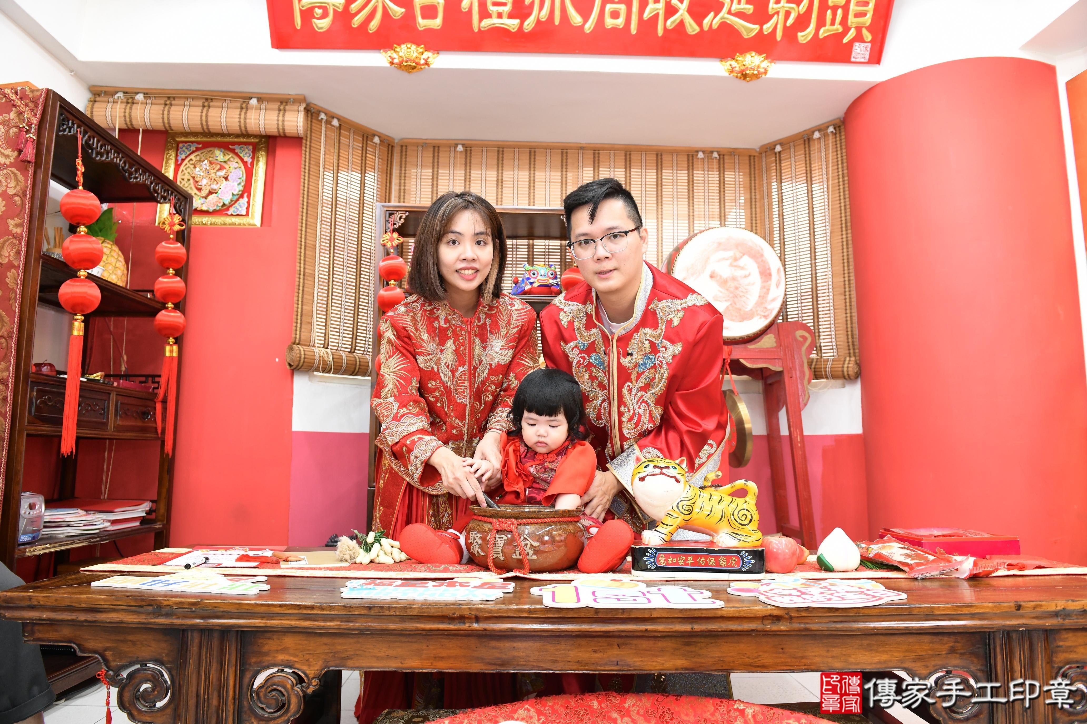 傳家手工印章高雄店、抓周、度脺、美式風會場、傳家嬰兒古禮、吉祥話、抓周道具物品24種、拍照。抓周證書。寶寶抓周、滿周歲、生日快樂、祝福