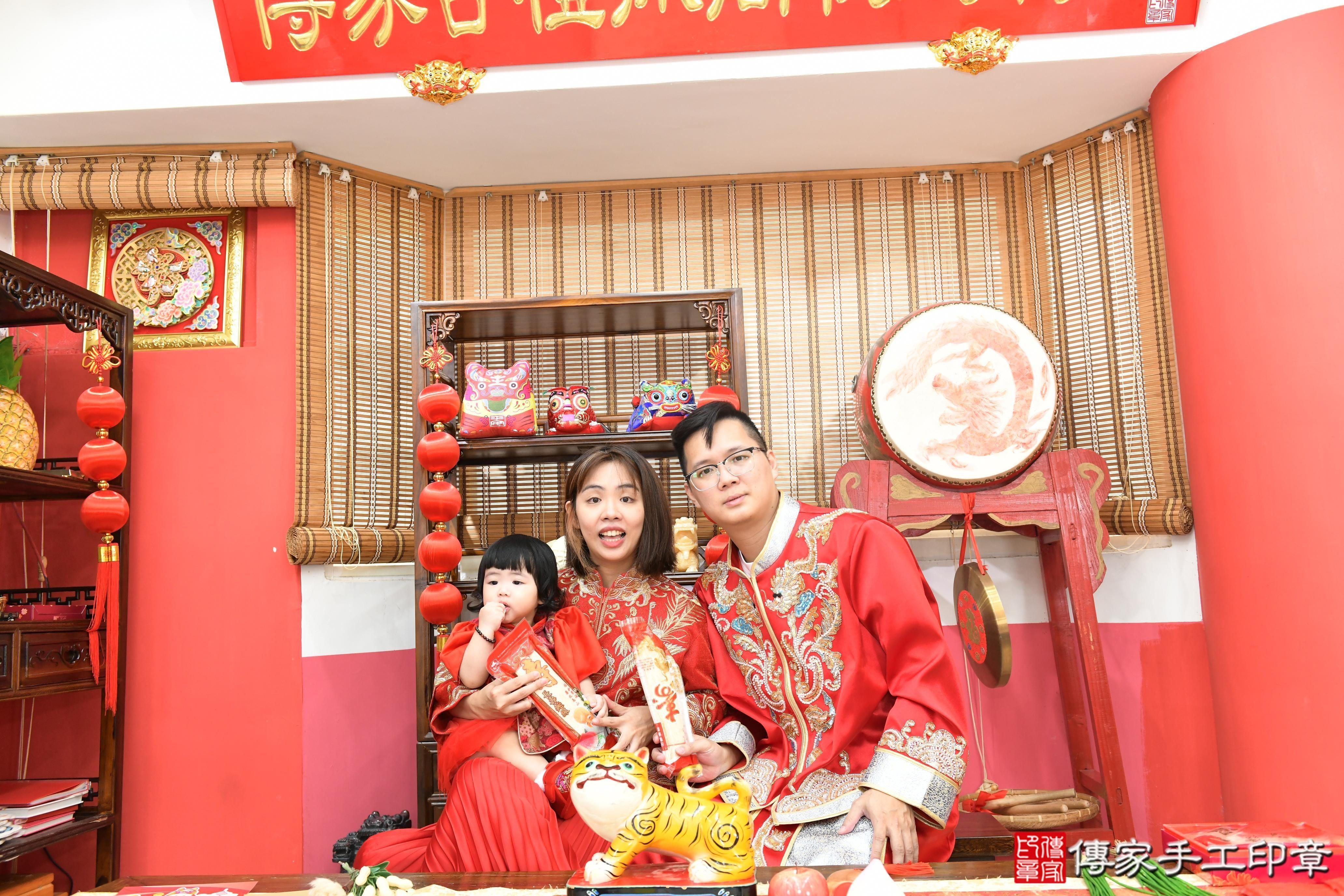 傳家手工印章高雄店、抓周、度脺、美式風會場、傳家嬰兒古禮、吉祥話、抓周道具物品24種、拍照。抓周證書。寶寶抓周、滿周歲、生日快樂、祝福