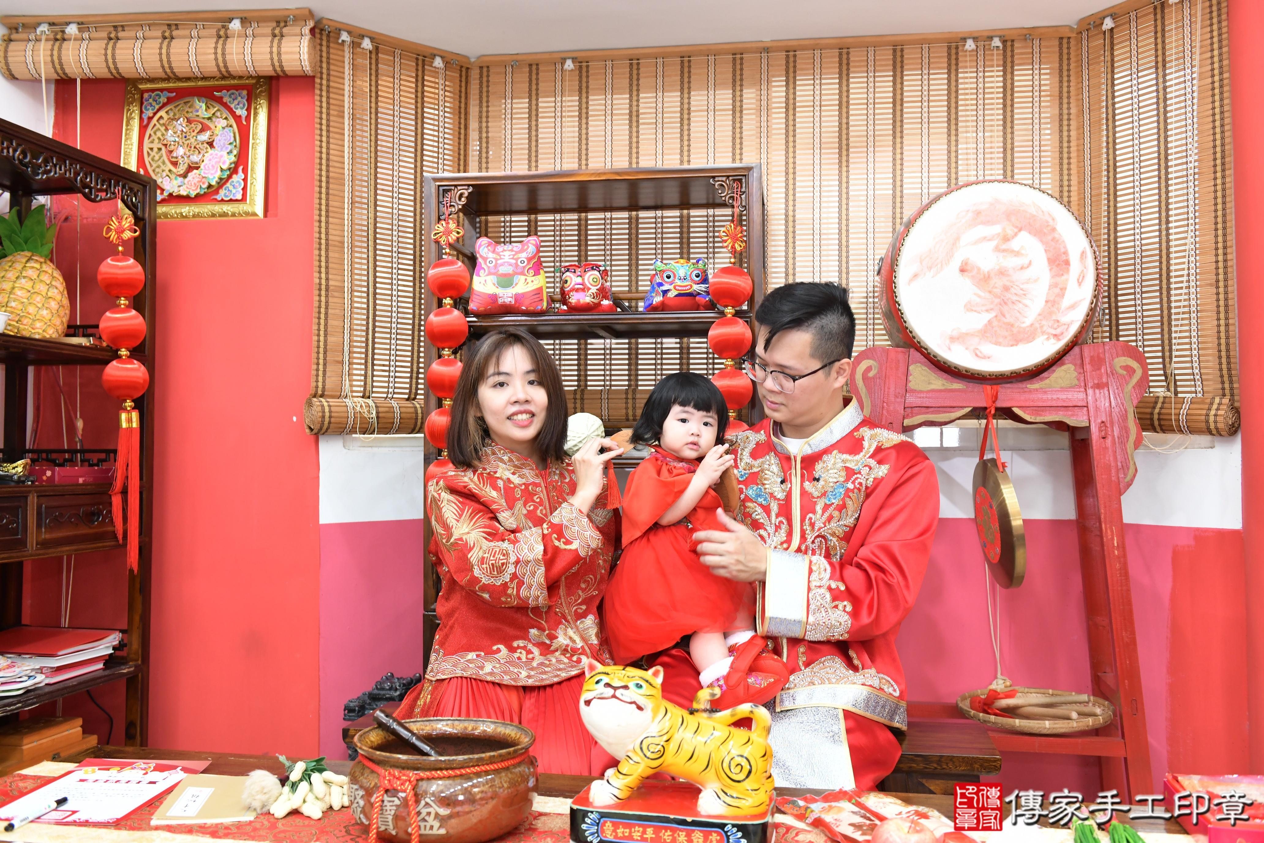 傳家手工印章高雄店、抓周、度脺、美式風會場、傳家嬰兒古禮、吉祥話、抓周道具物品24種、拍照。抓周證書。寶寶抓周、滿周歲、生日快樂、祝福