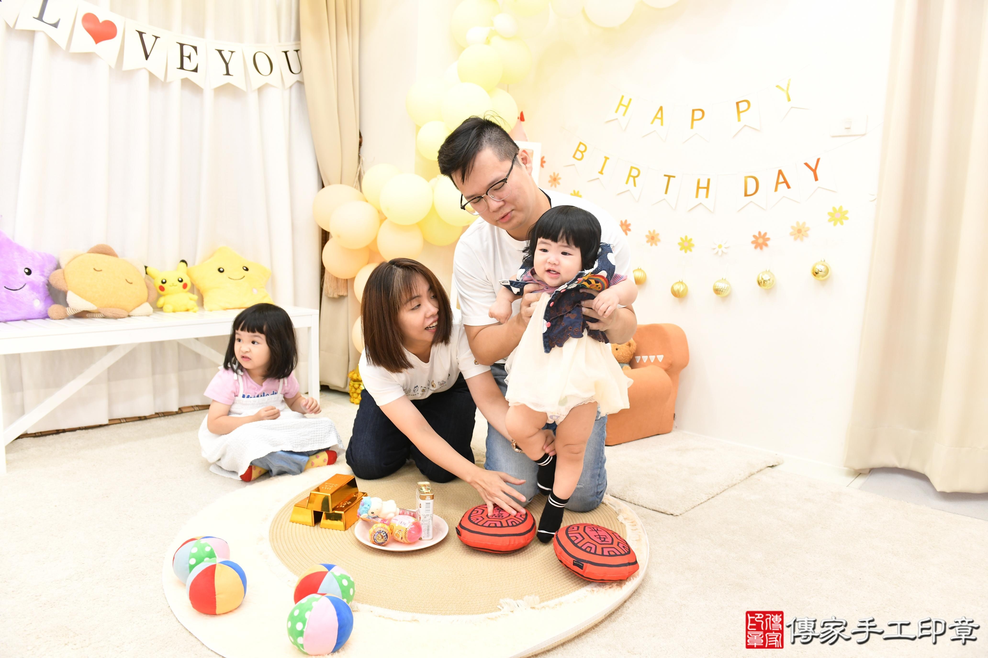 傳家手工印章高雄店、抓周、度脺、美式風會場、傳家嬰兒古禮、吉祥話、抓周道具物品24種、拍照。抓周證書。寶寶抓周、滿周歲、生日快樂、祝福