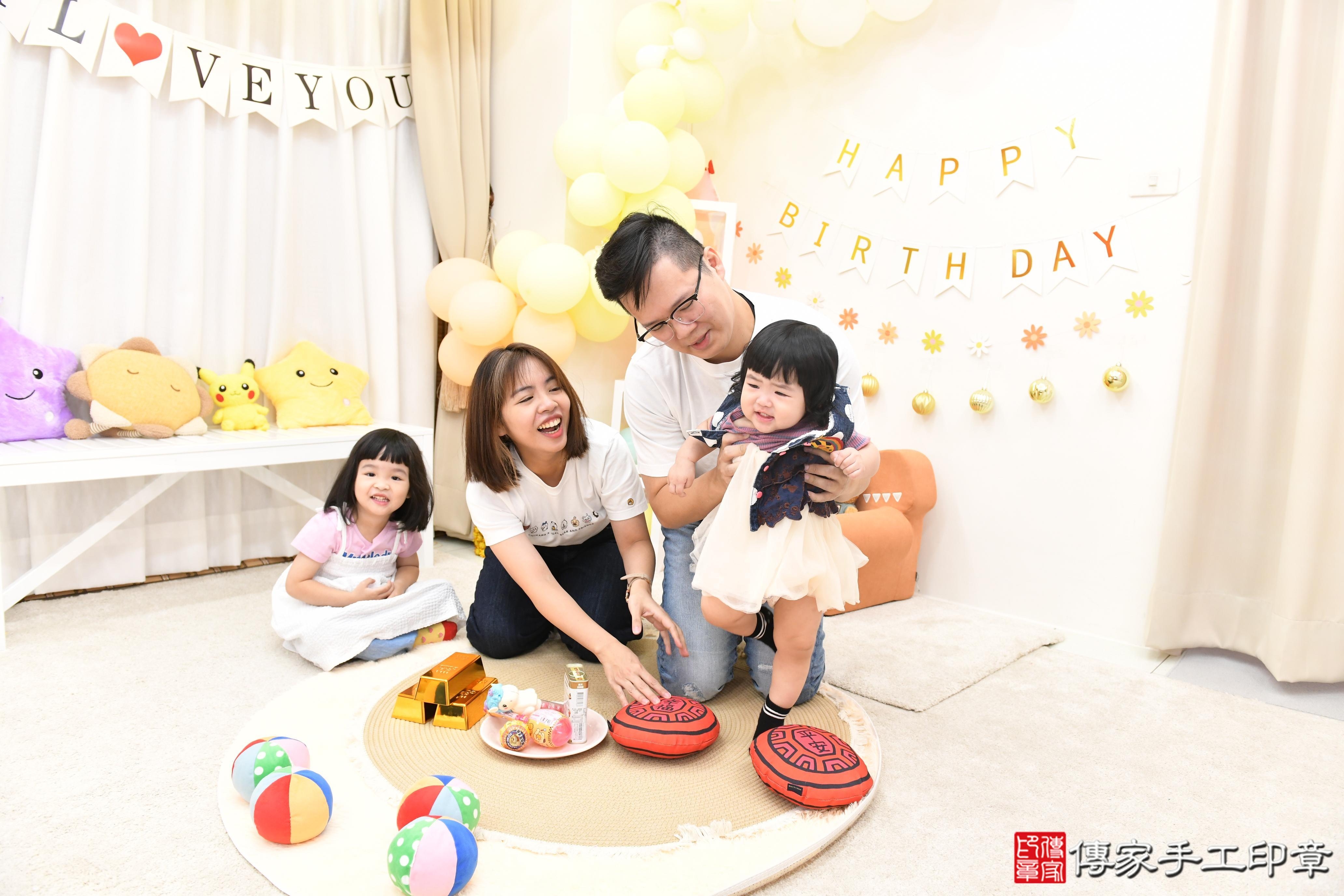 傳家手工印章高雄店、抓周、度脺、美式風會場、傳家嬰兒古禮、吉祥話、抓周道具物品24種、拍照。抓周證書。寶寶抓周、滿周歲、生日快樂、祝福