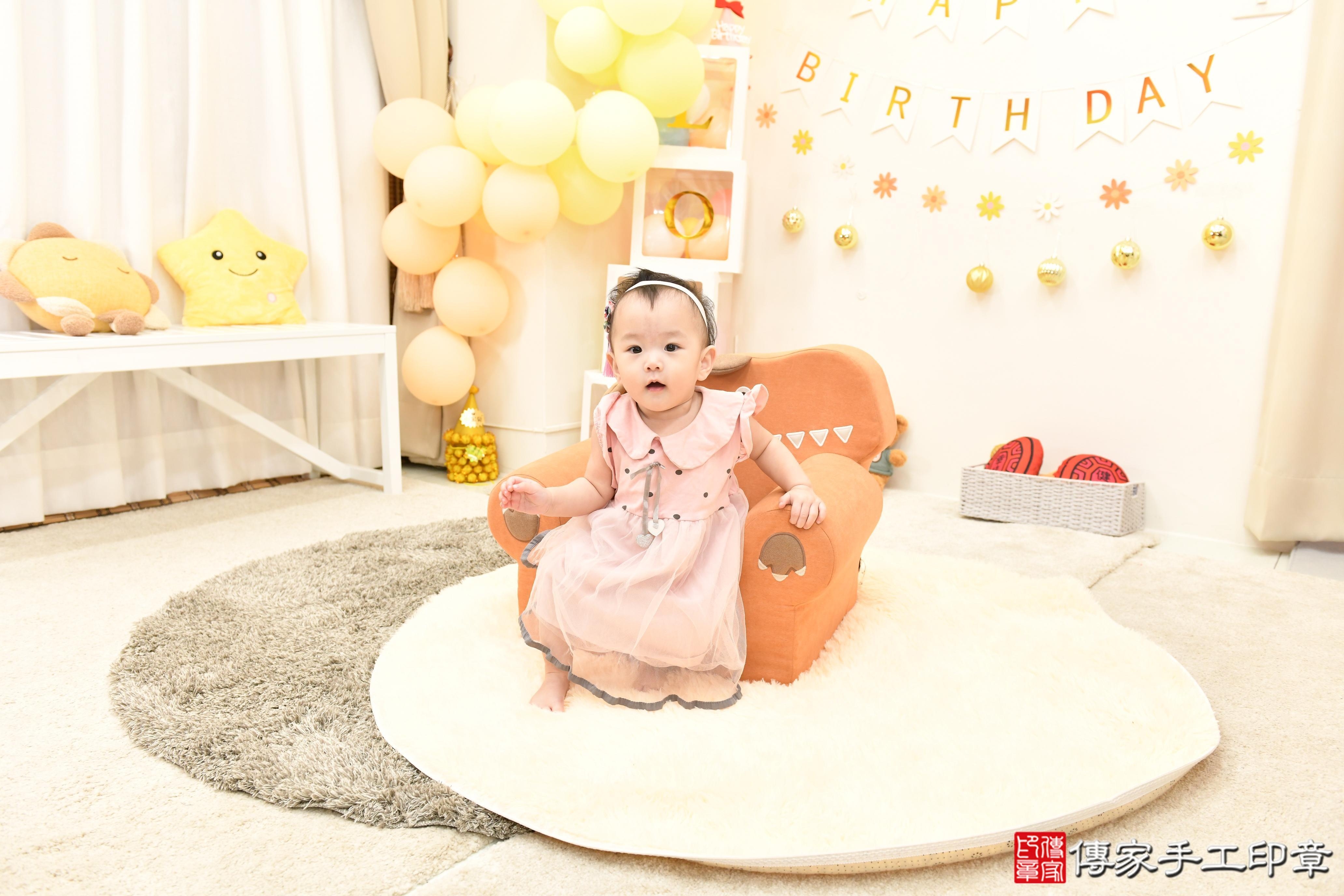 傳家手工印章高雄店、抓周、度脺、美式風會場、傳家嬰兒古禮、吉祥話、抓周道具物品24種、拍照。抓周證書。寶寶抓周、滿周歲、生日快樂、祝福 傳家手工印章高雄店、抓周、度脺、美式風會場、傳家嬰兒古禮、吉祥話、抓周道具物品24種、拍照。抓周證書。寶寶抓周、滿周歲、生日快樂、祝福