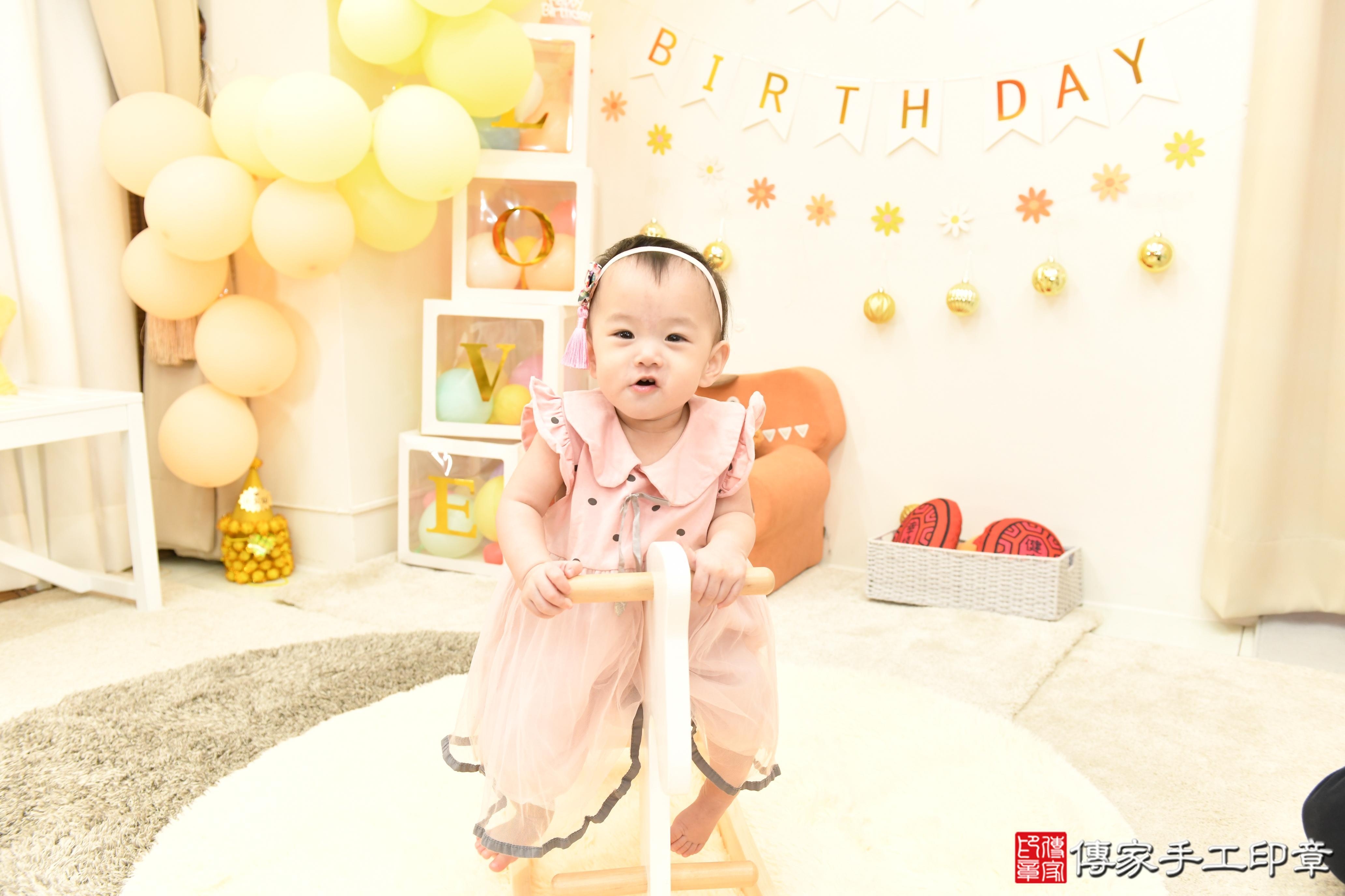 傳家手工印章高雄店、抓周、度脺、美式風會場、傳家嬰兒古禮、吉祥話、抓周道具物品24種、拍照。抓周證書。寶寶抓周、滿周歲、生日快樂、祝福 傳家手工印章高雄店、抓周、度脺、美式風會場、傳家嬰兒古禮、吉祥話、抓周道具物品24種、拍照。抓周證書。寶寶抓周、滿周歲、生日快樂、祝福