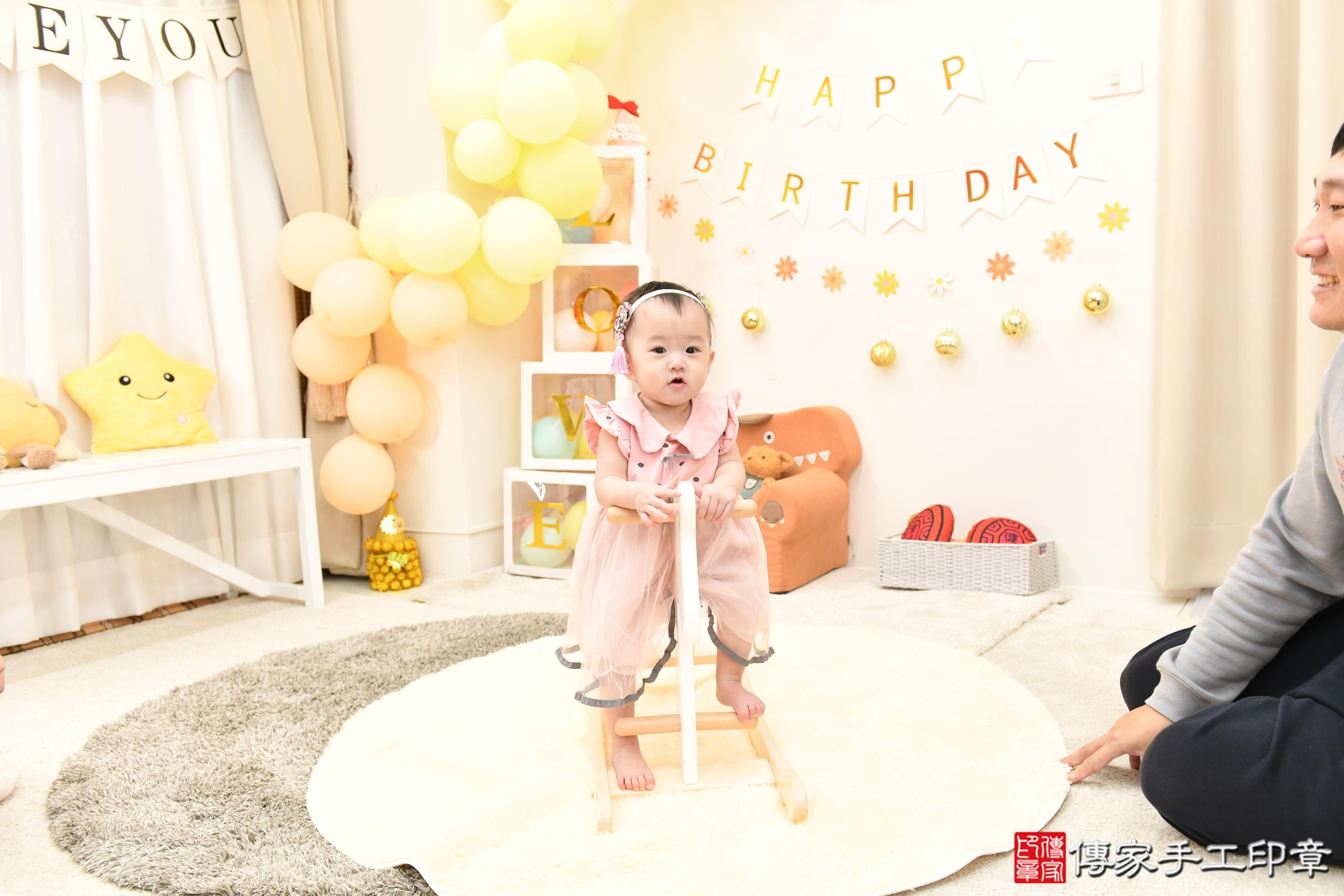 傳家手工印章高雄店、抓周、度脺、美式風會場、傳家嬰兒古禮、吉祥話、抓周道具物品24種、拍照。抓周證書。寶寶抓周、滿周歲、生日快樂、祝福 傳家手工印章高雄店、抓周、度脺、美式風會場、傳家嬰兒古禮、吉祥話、抓周道具物品24種、拍照。抓周證書。寶寶抓周、滿周歲、生日快樂、祝福