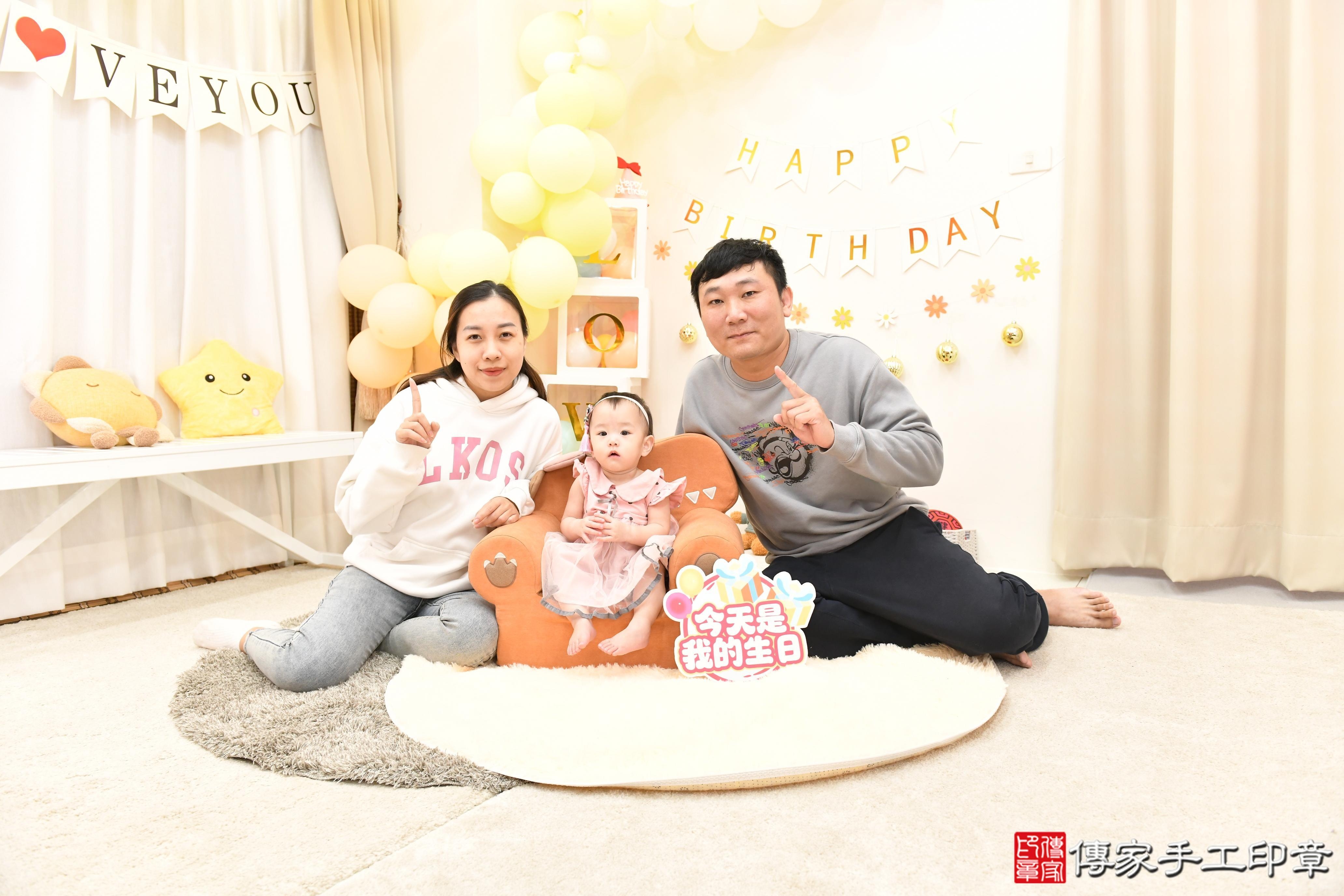 傳家手工印章高雄店、抓周、度脺、美式風會場、傳家嬰兒古禮、吉祥話、抓周道具物品24種、拍照。抓周證書。寶寶抓周、滿周歲、生日快樂、祝福 傳家手工印章高雄店、抓周、度脺、美式風會場、傳家嬰兒古禮、吉祥話、抓周道具物品24種、拍照。抓周證書。寶寶抓周、滿周歲、生日快樂、祝福