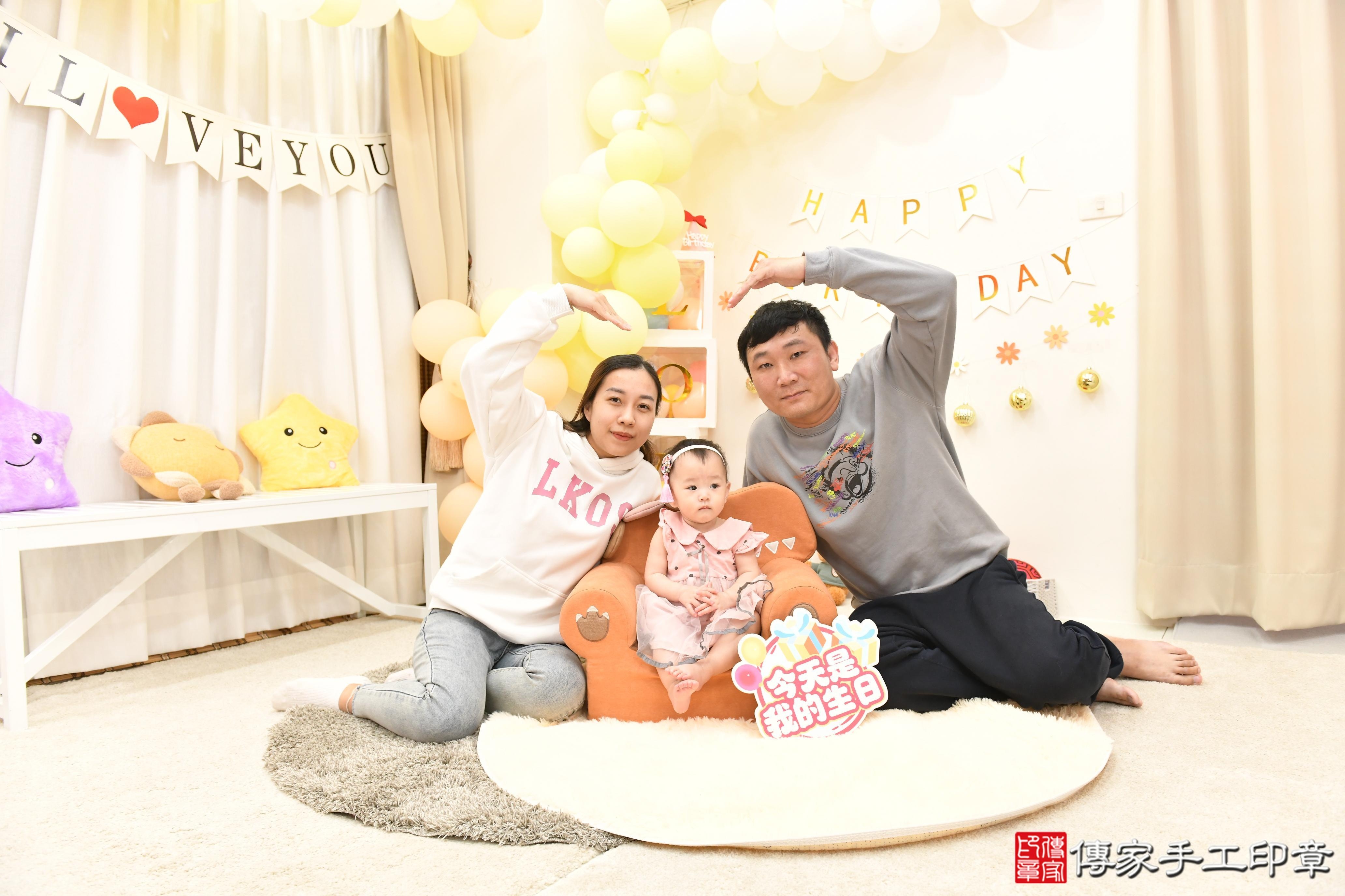 傳家手工印章高雄店、抓周、度脺、美式風會場、傳家嬰兒古禮、吉祥話、抓周道具物品24種、拍照。抓周證書。寶寶抓周、滿周歲、生日快樂、祝福 傳家手工印章高雄店、抓周、度脺、美式風會場、傳家嬰兒古禮、吉祥話、抓周道具物品24種、拍照。抓周證書。寶寶抓周、滿周歲、生日快樂、祝福