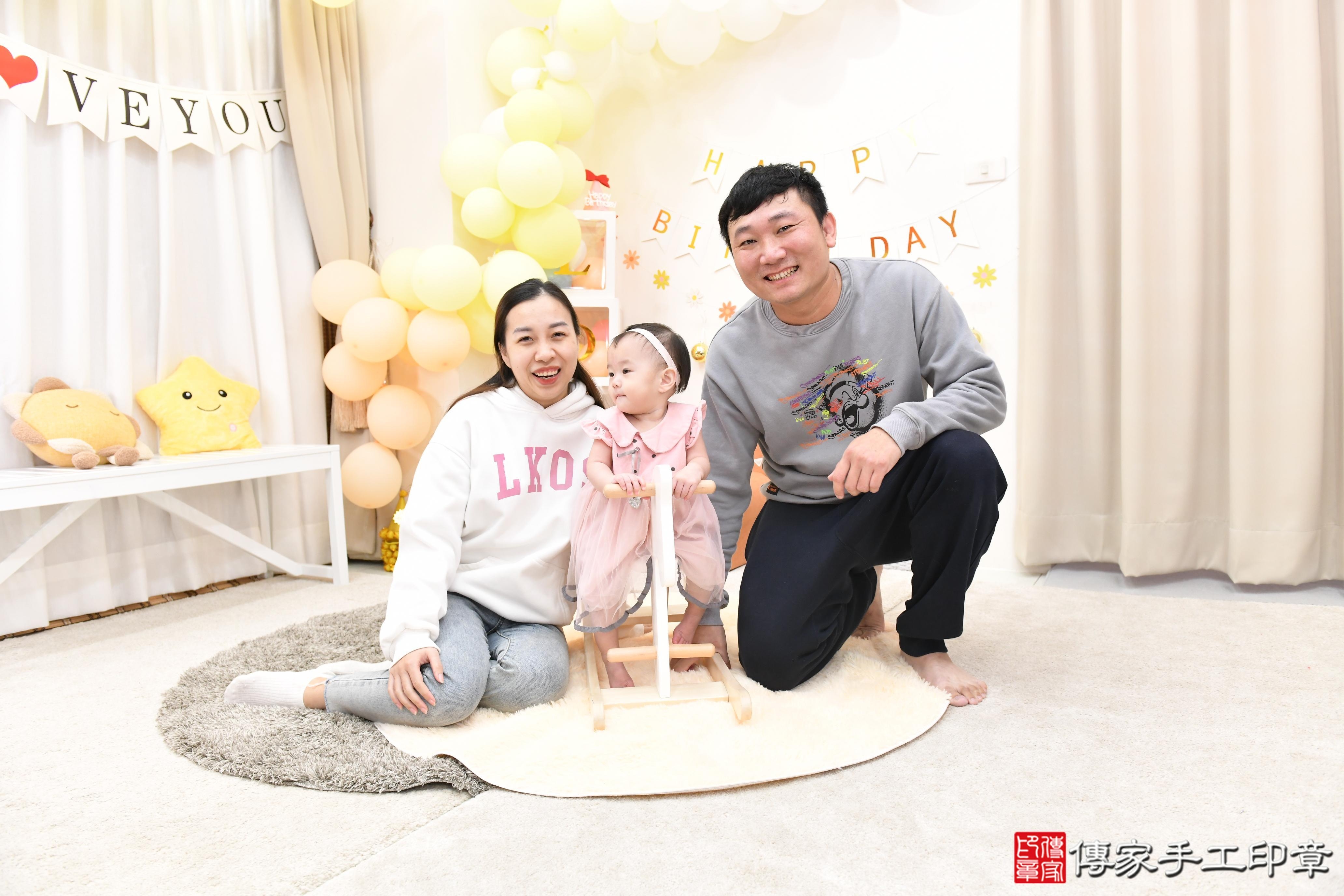 傳家手工印章高雄店、抓周、度脺、美式風會場、傳家嬰兒古禮、吉祥話、抓周道具物品24種、拍照。抓周證書。寶寶抓周、滿周歲、生日快樂、祝福 傳家手工印章高雄店、抓周、度脺、美式風會場、傳家嬰兒古禮、吉祥話、抓周道具物品24種、拍照。抓周證書。寶寶抓周、滿周歲、生日快樂、祝福