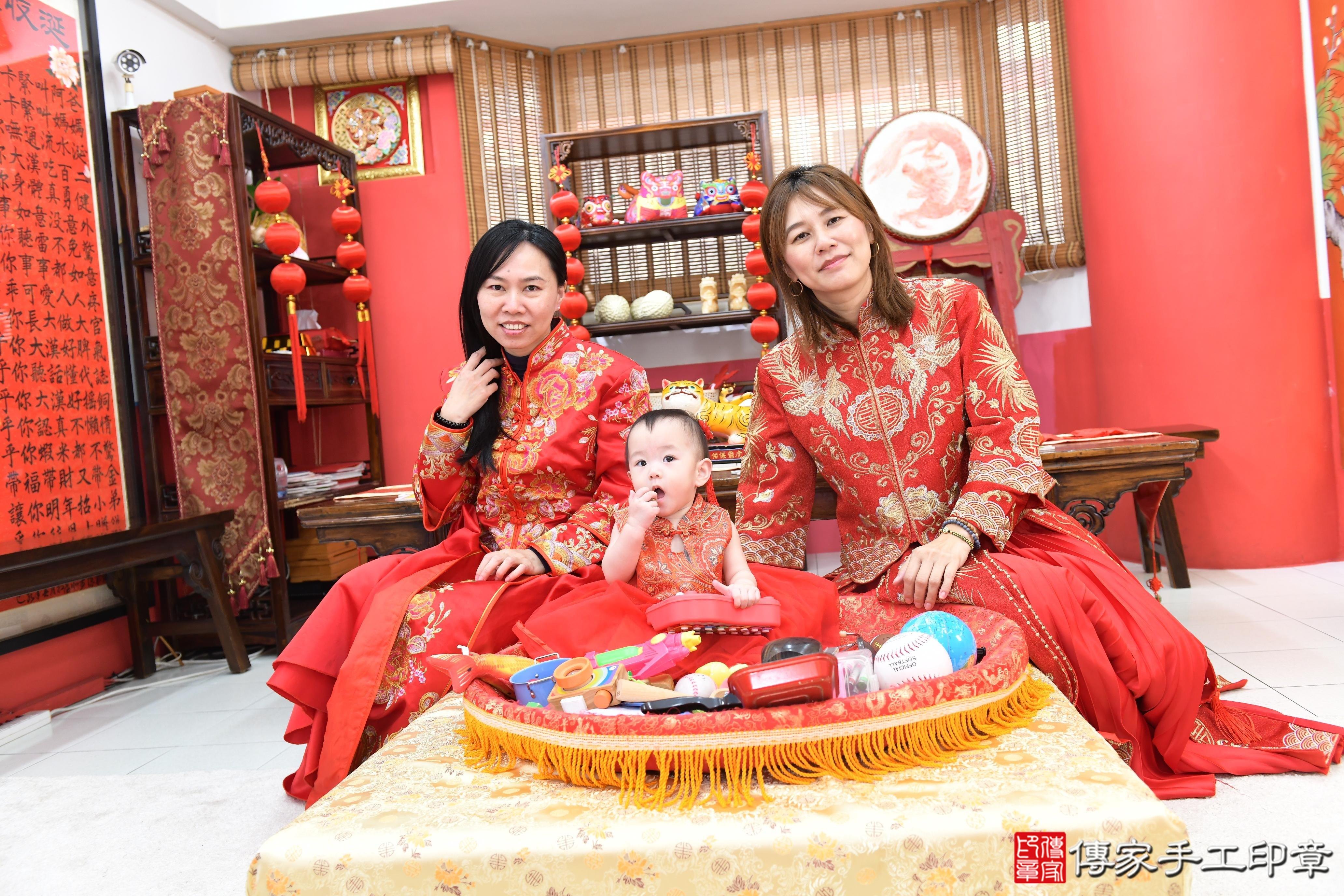 傳家手工印章高雄店、抓周、度脺、美式風會場、傳家嬰兒古禮、吉祥話、抓周道具物品24種、拍照。抓周證書。寶寶抓周、滿周歲、生日快樂、祝福 傳家手工印章高雄店、抓周、度脺、美式風會場、傳家嬰兒古禮、吉祥話、抓周道具物品24種、拍照。抓周證書。寶寶抓周、滿周歲、生日快樂、祝福