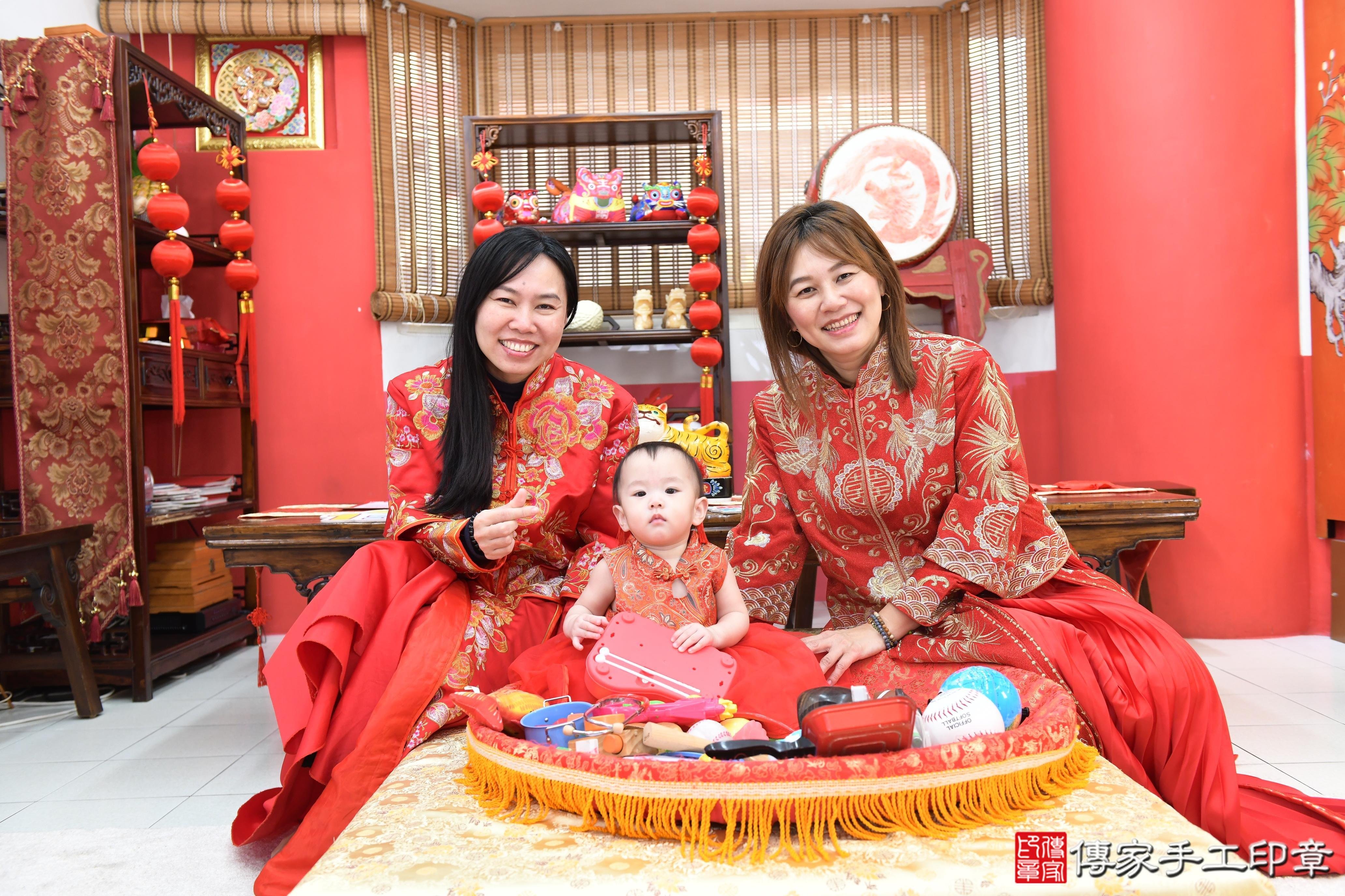 傳家手工印章高雄店、抓周、度脺、美式風會場、傳家嬰兒古禮、吉祥話、抓周道具物品24種、拍照。抓周證書。寶寶抓周、滿周歲、生日快樂、祝福 傳家手工印章高雄店、抓周、度脺、美式風會場、傳家嬰兒古禮、吉祥話、抓周道具物品24種、拍照。抓周證書。寶寶抓周、滿周歲、生日快樂、祝福