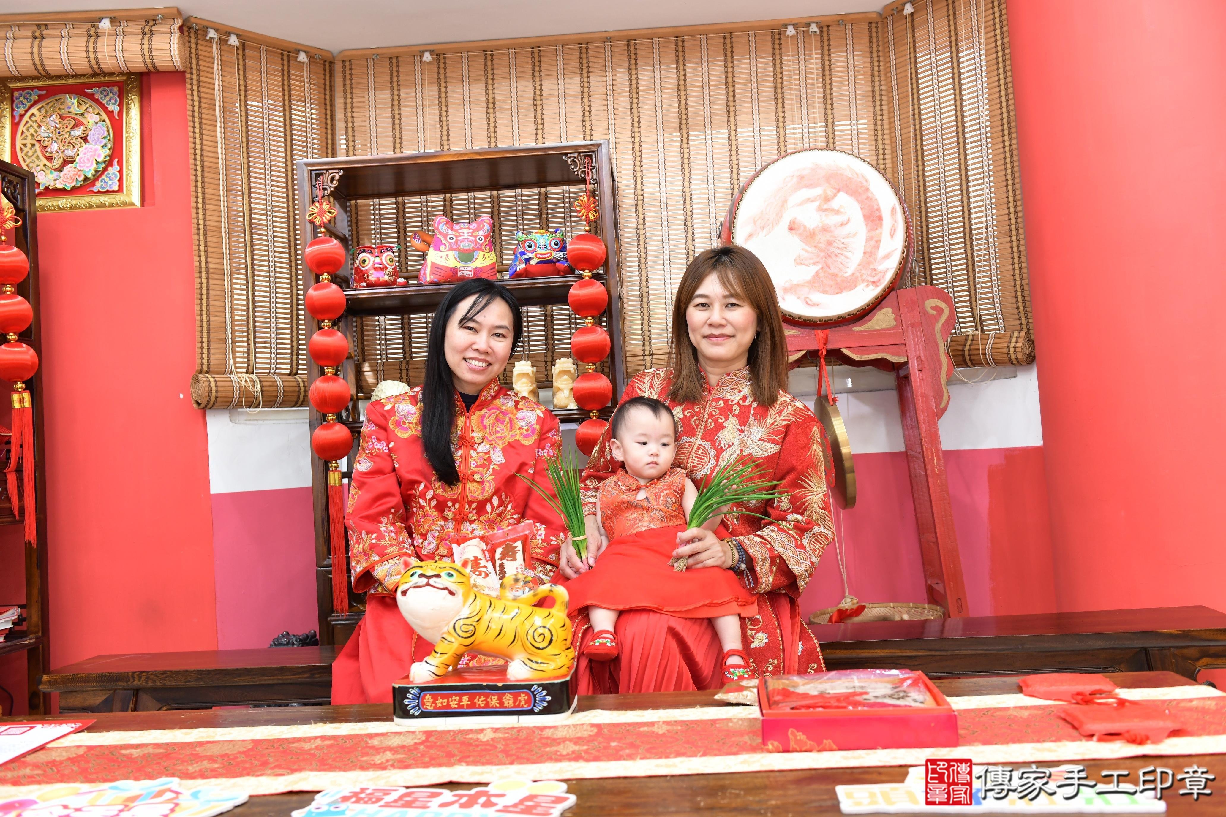 傳家手工印章高雄店、抓周、度脺、美式風會場、傳家嬰兒古禮、吉祥話、抓周道具物品24種、拍照。抓周證書。寶寶抓周、滿周歲、生日快樂、祝福 傳家手工印章高雄店、抓周、度脺、美式風會場、傳家嬰兒古禮、吉祥話、抓周道具物品24種、拍照。抓周證書。寶寶抓周、滿周歲、生日快樂、祝福