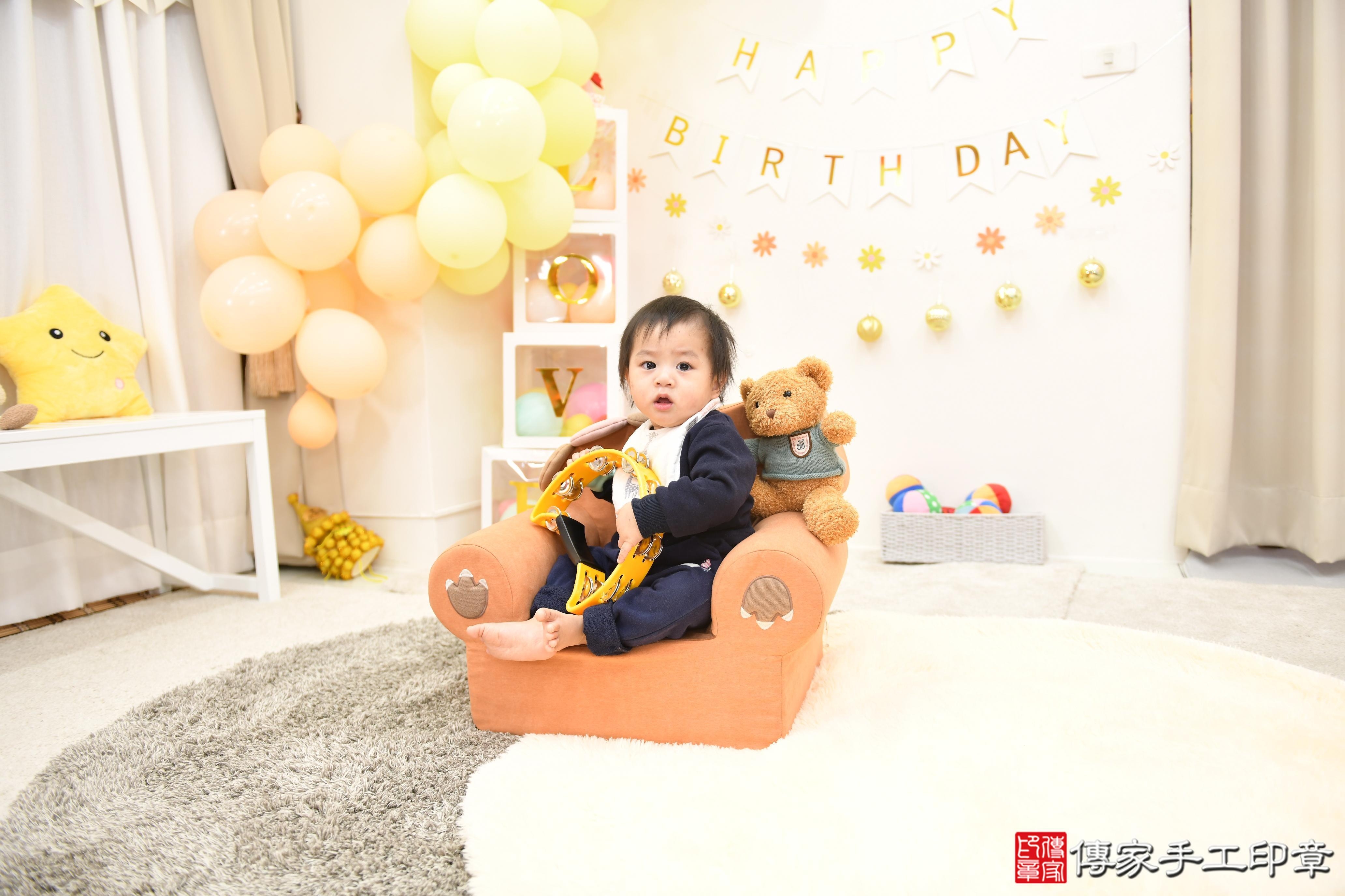 傳家手工印章高雄店、抓周、度脺、美式風會場、傳家嬰兒古禮、吉祥話、抓周道具物品24種、拍照。抓周證書。寶寶抓周、滿周歲、生日快樂、祝福 傳家手工印章高雄店、抓周、度脺、美式風會場、傳家嬰兒古禮、吉祥話、抓周道具物品24種、拍照。抓周證書。寶寶抓周、滿周歲、生日快樂、祝福