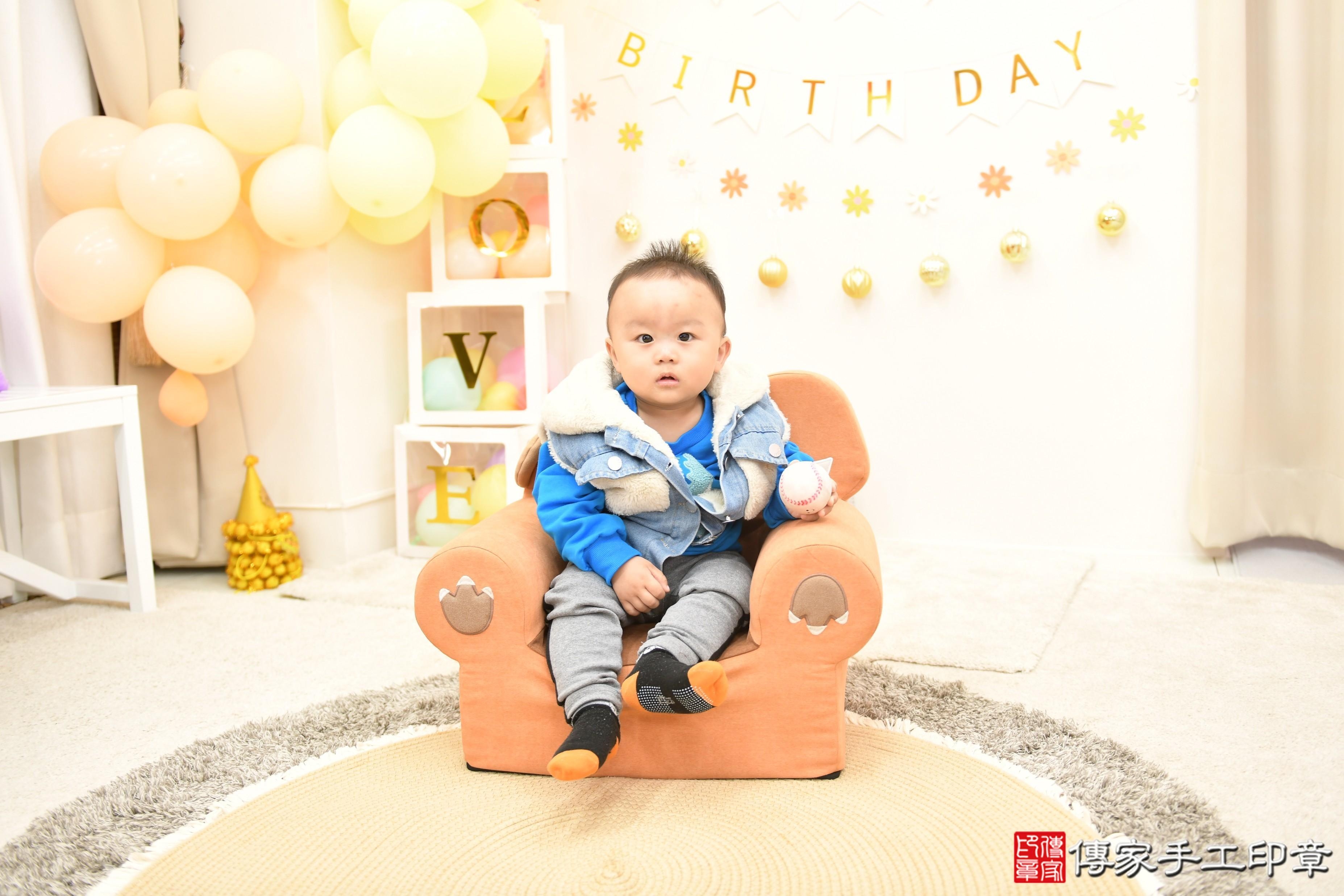 傳家手工印章高雄店、抓周、度脺、美式風會場、傳家嬰兒古禮、吉祥話、抓周道具物品24種、拍照。抓周證書。寶寶抓周、滿周歲、生日快樂、祝福