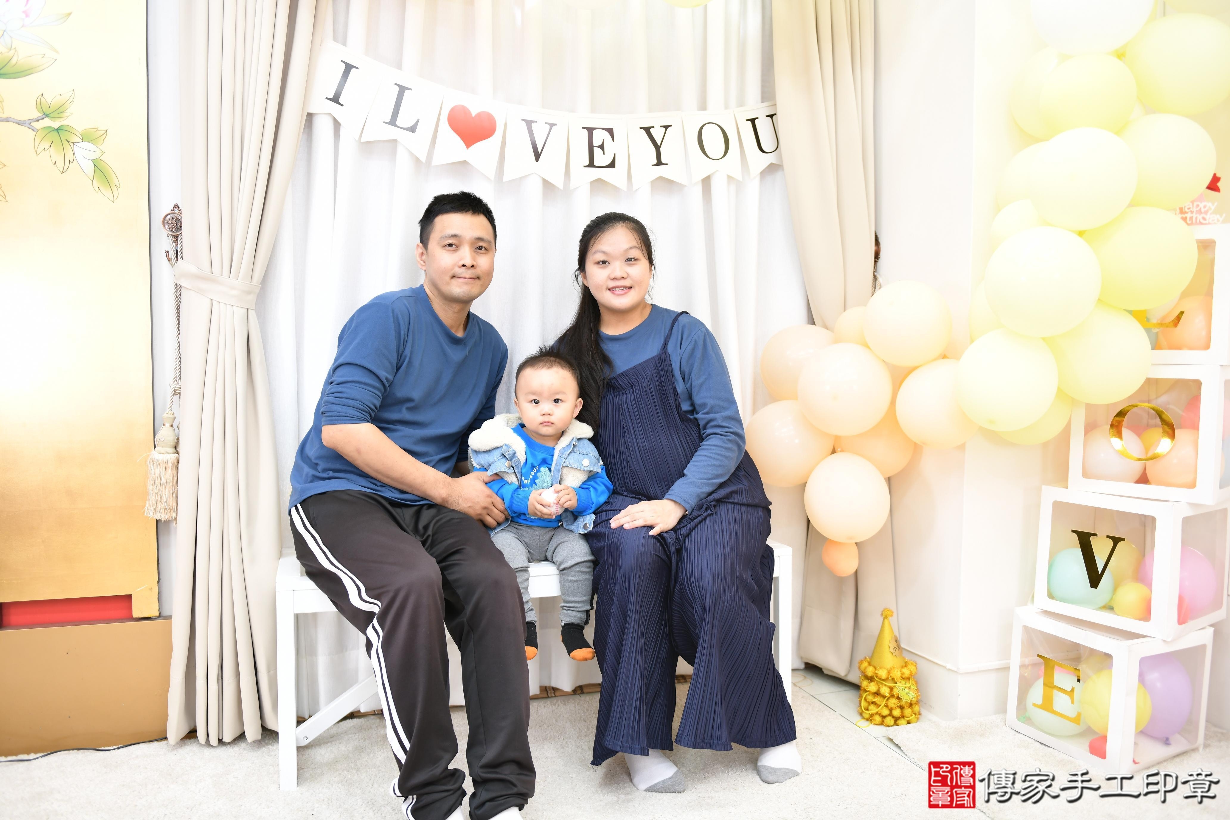 傳家手工印章高雄店、抓周、度脺、美式風會場、傳家嬰兒古禮、吉祥話、抓周道具物品24種、拍照。抓周證書。寶寶抓周、滿周歲、生日快樂、祝福