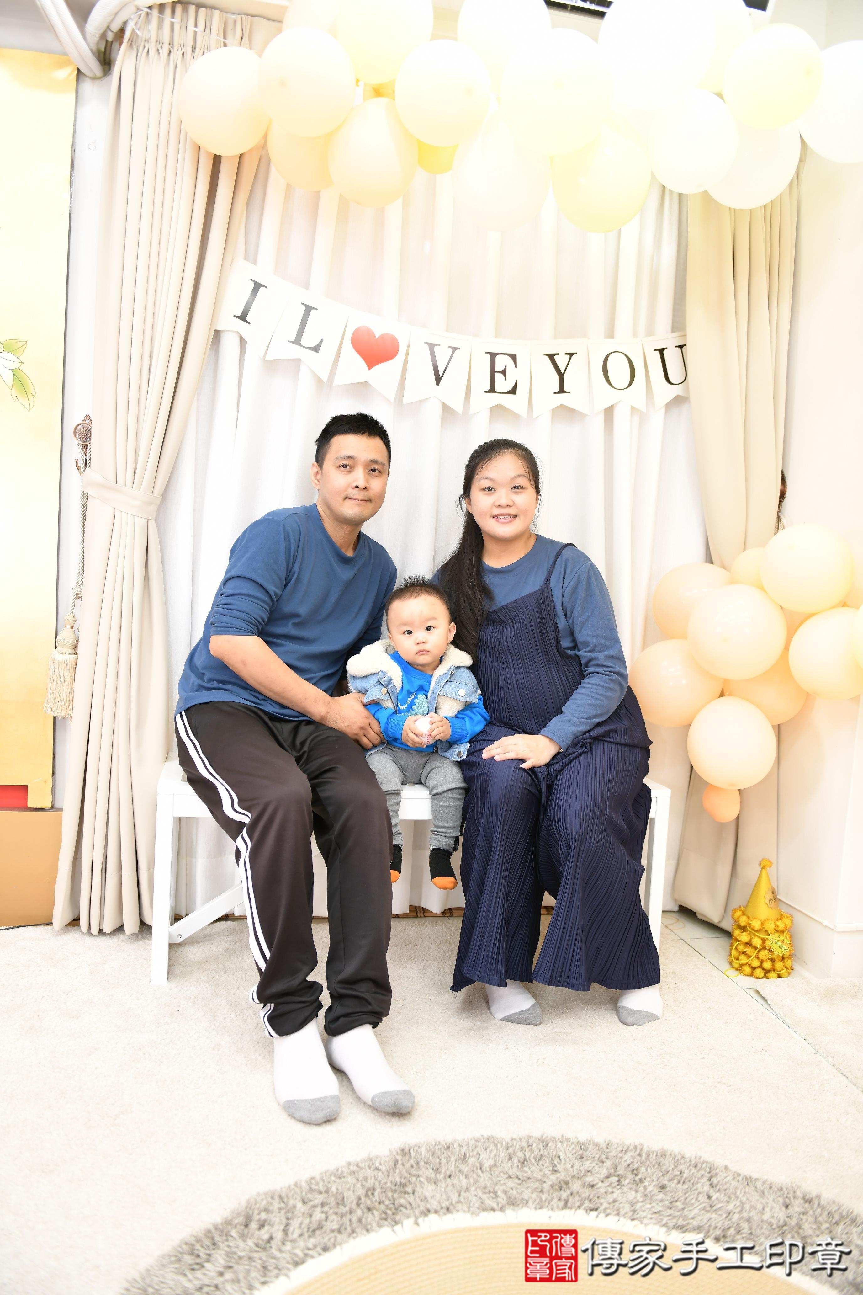 傳家手工印章高雄店、抓周、度脺、美式風會場、傳家嬰兒古禮、吉祥話、抓周道具物品24種、拍照。抓周證書。寶寶抓周、滿周歲、生日快樂、祝福