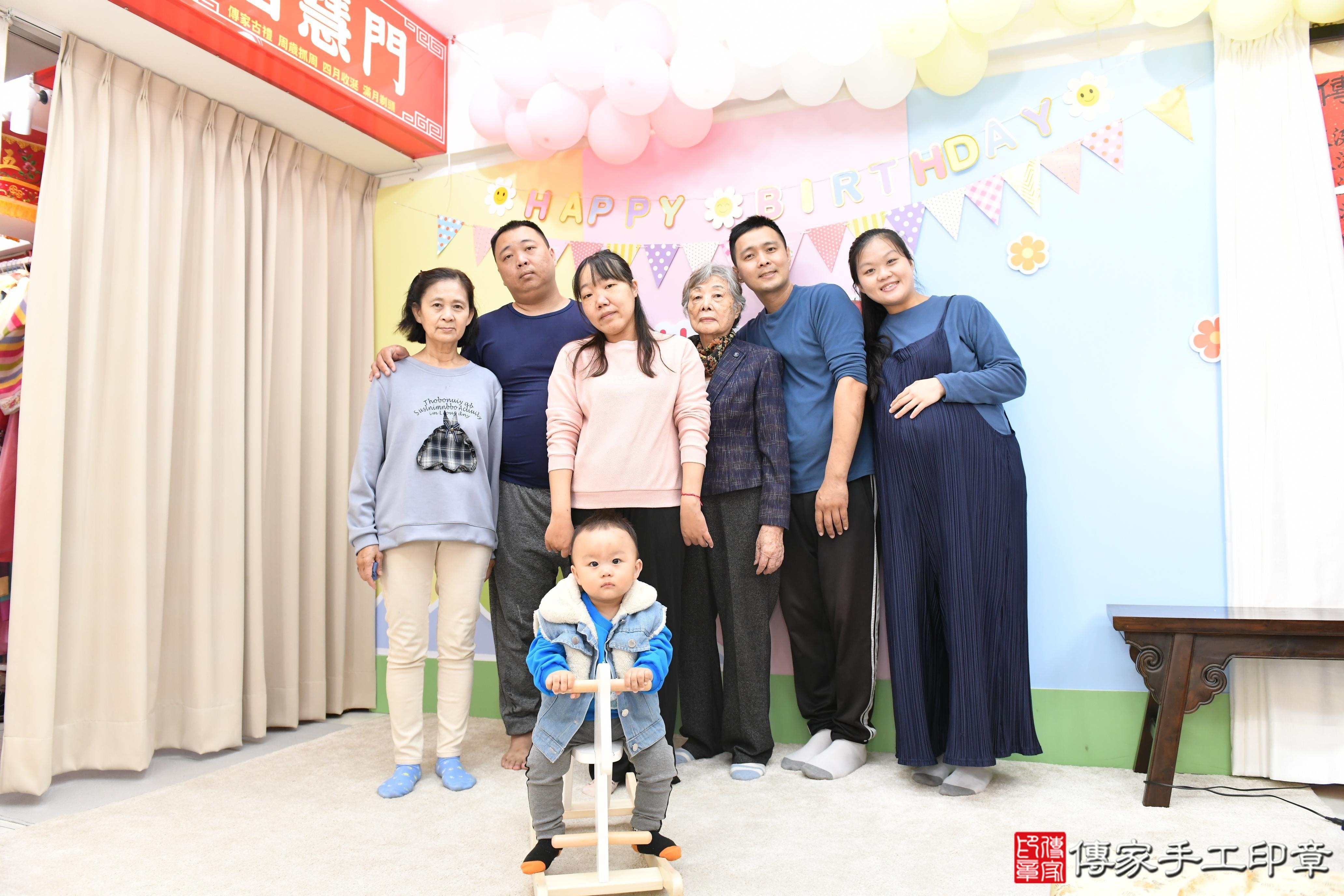 傳家手工印章高雄店、抓周、度脺、美式風會場、傳家嬰兒古禮、吉祥話、抓周道具物品24種、拍照。抓周證書。寶寶抓周、滿周歲、生日快樂、祝福