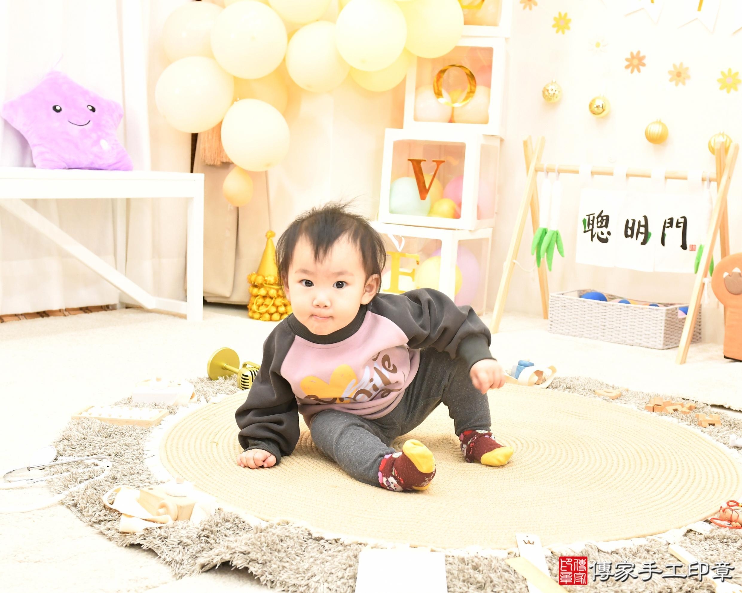 傳家手工印章高雄店、抓周、度脺、美式風會場、傳家嬰兒古禮、吉祥話、抓周道具物品24種、拍照。抓周證書。寶寶抓周、滿周歲、生日快樂、祝福 傳家手工印章高雄店、抓周、度脺、美式風會場、傳家嬰兒古禮、吉祥話、抓周道具物品24種、拍照。抓周證書。寶寶抓周、滿周歲、生日快樂、祝福