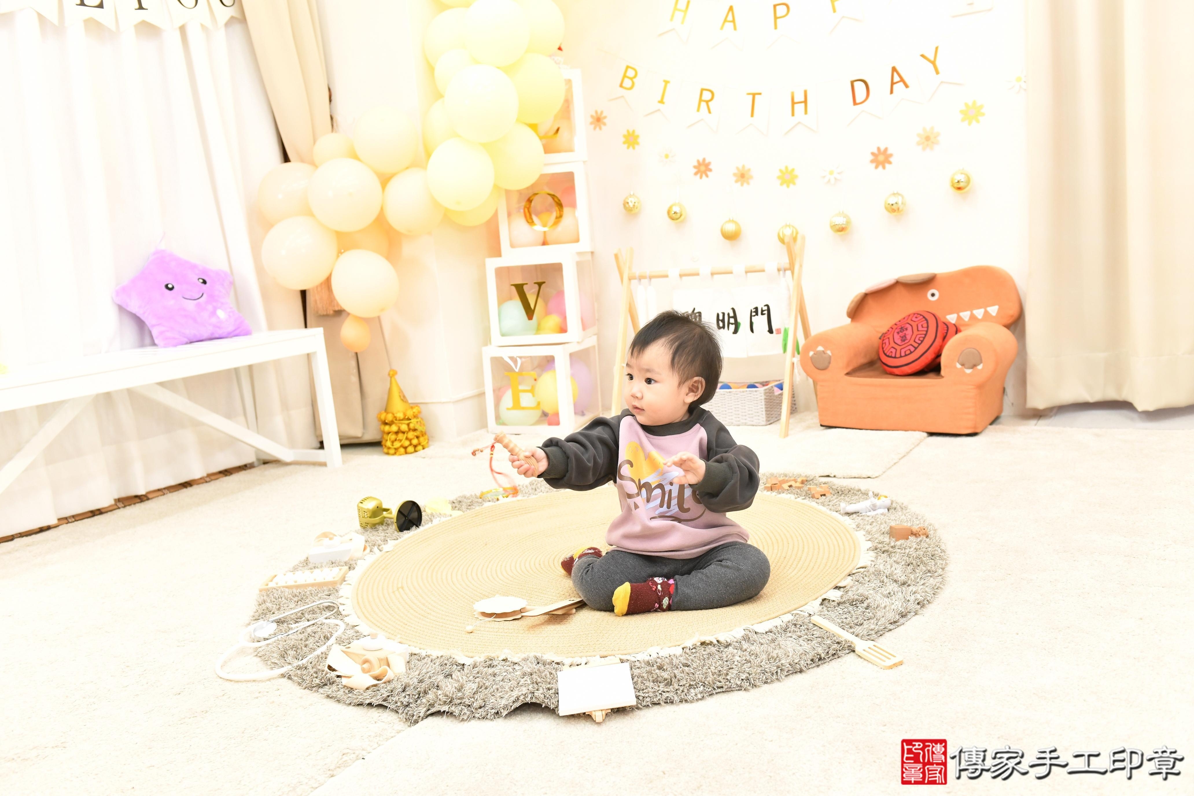 傳家手工印章高雄店、抓周、度脺、美式風會場、傳家嬰兒古禮、吉祥話、抓周道具物品24種、拍照。抓周證書。寶寶抓周、滿周歲、生日快樂、祝福 傳家手工印章高雄店、抓周、度脺、美式風會場、傳家嬰兒古禮、吉祥話、抓周道具物品24種、拍照。抓周證書。寶寶抓周、滿周歲、生日快樂、祝福