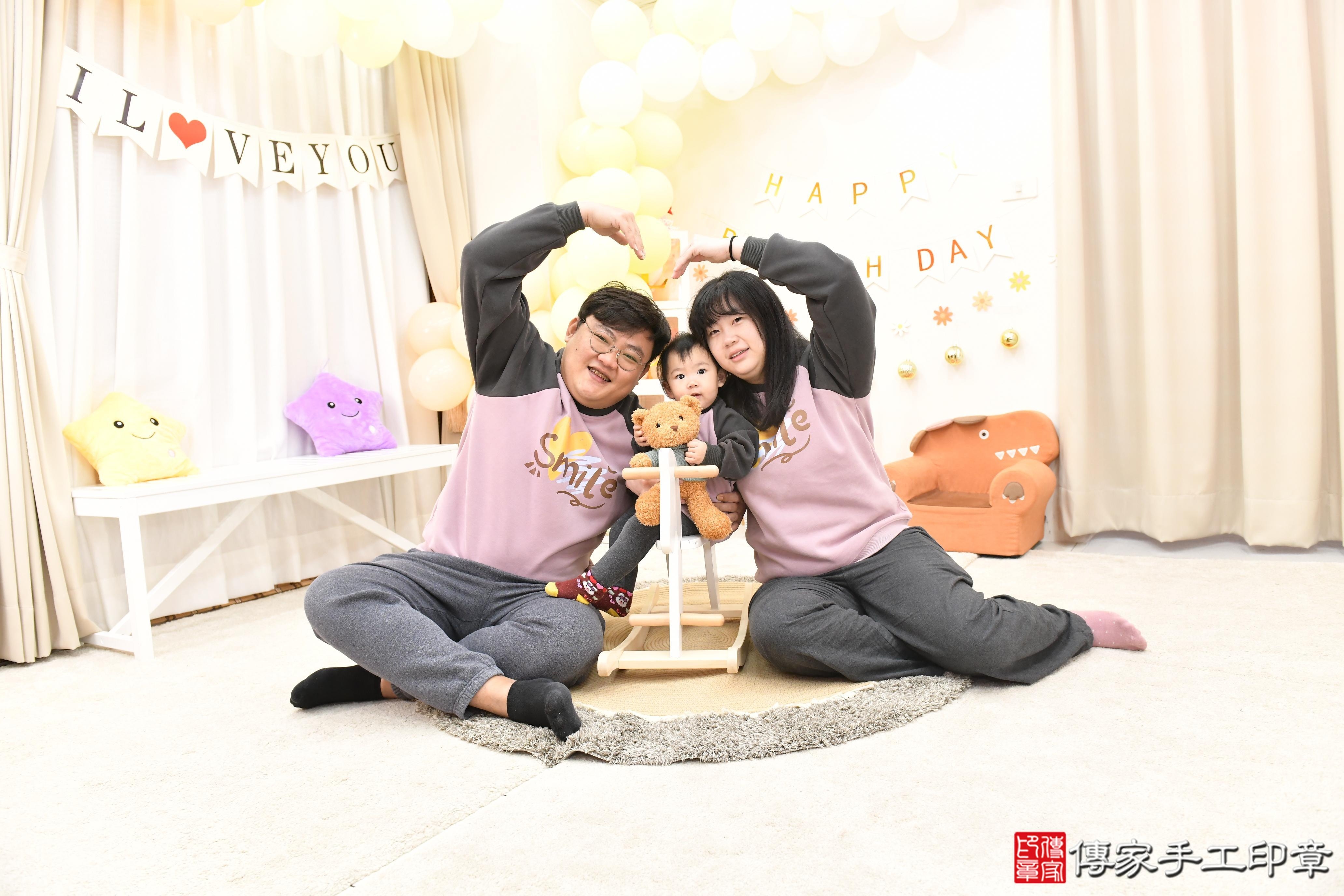 傳家手工印章高雄店、抓周、度脺、美式風會場、傳家嬰兒古禮、吉祥話、抓周道具物品24種、拍照。抓周證書。寶寶抓周、滿周歲、生日快樂、祝福 傳家手工印章高雄店、抓周、度脺、美式風會場、傳家嬰兒古禮、吉祥話、抓周道具物品24種、拍照。抓周證書。寶寶抓周、滿周歲、生日快樂、祝福