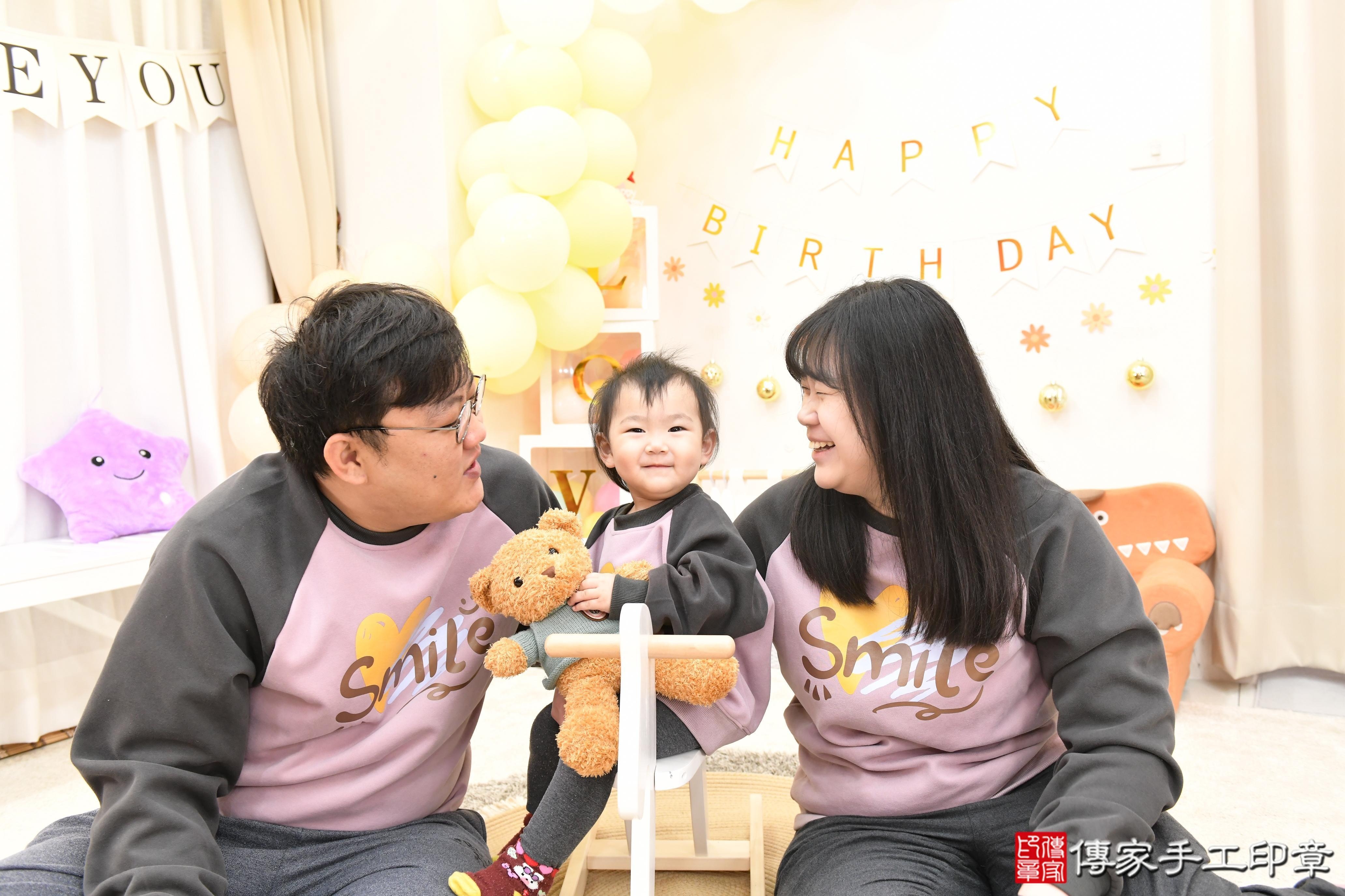 傳家手工印章高雄店、抓周、度脺、美式風會場、傳家嬰兒古禮、吉祥話、抓周道具物品24種、拍照。抓周證書。寶寶抓周、滿周歲、生日快樂、祝福 傳家手工印章高雄店、抓周、度脺、美式風會場、傳家嬰兒古禮、吉祥話、抓周道具物品24種、拍照。抓周證書。寶寶抓周、滿周歲、生日快樂、祝福