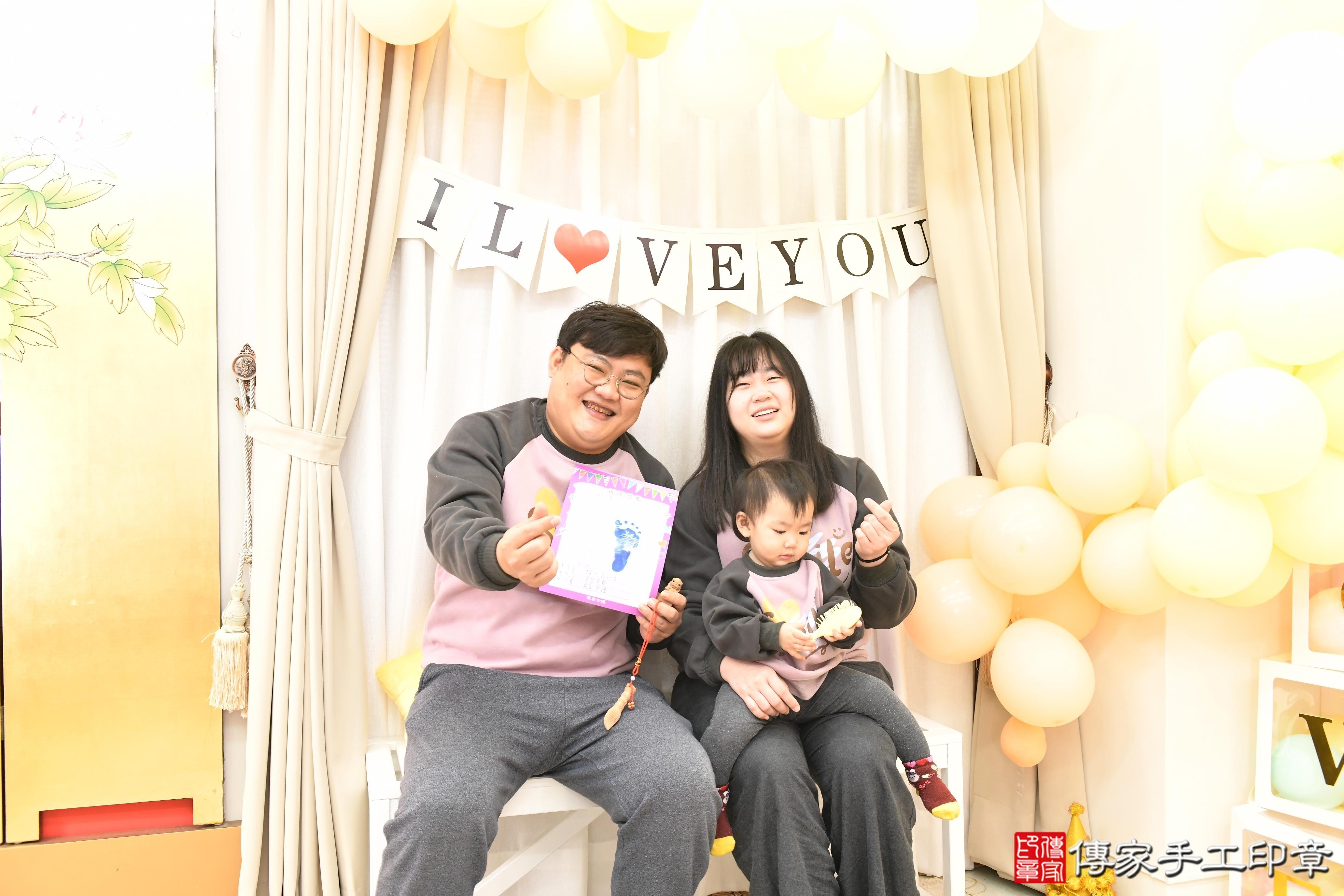 傳家手工印章高雄店、抓周、度脺、美式風會場、傳家嬰兒古禮、吉祥話、抓周道具物品24種、拍照。抓周證書。寶寶抓周、滿周歲、生日快樂、祝福 傳家手工印章高雄店、抓周、度脺、美式風會場、傳家嬰兒古禮、吉祥話、抓周道具物品24種、拍照。抓周證書。寶寶抓周、滿周歲、生日快樂、祝福