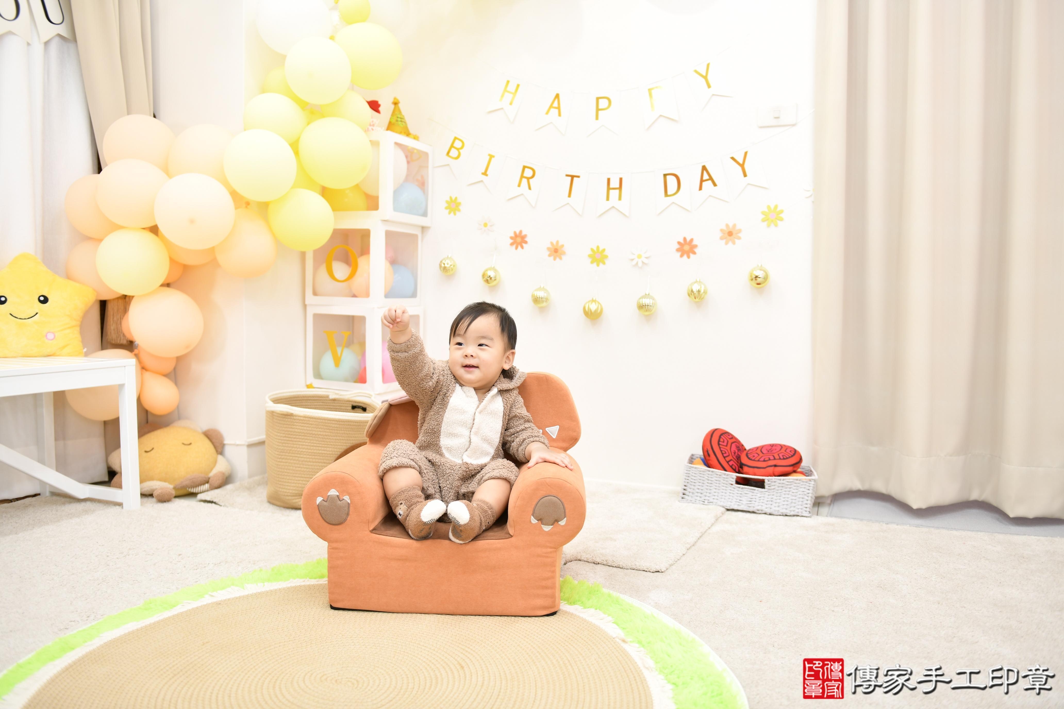 傳家手工印章高雄店、抓周、度脺、美式風會場、傳家嬰兒古禮、吉祥話、抓周道具物品24種、拍照。抓周證書。寶寶抓周、滿周歲、生日快樂、祝福 傳家手工印章高雄店、抓周、度脺、美式風會場、傳家嬰兒古禮、吉祥話、抓周道具物品24種、拍照。抓周證書。寶寶抓周、滿周歲、生日快樂、祝福