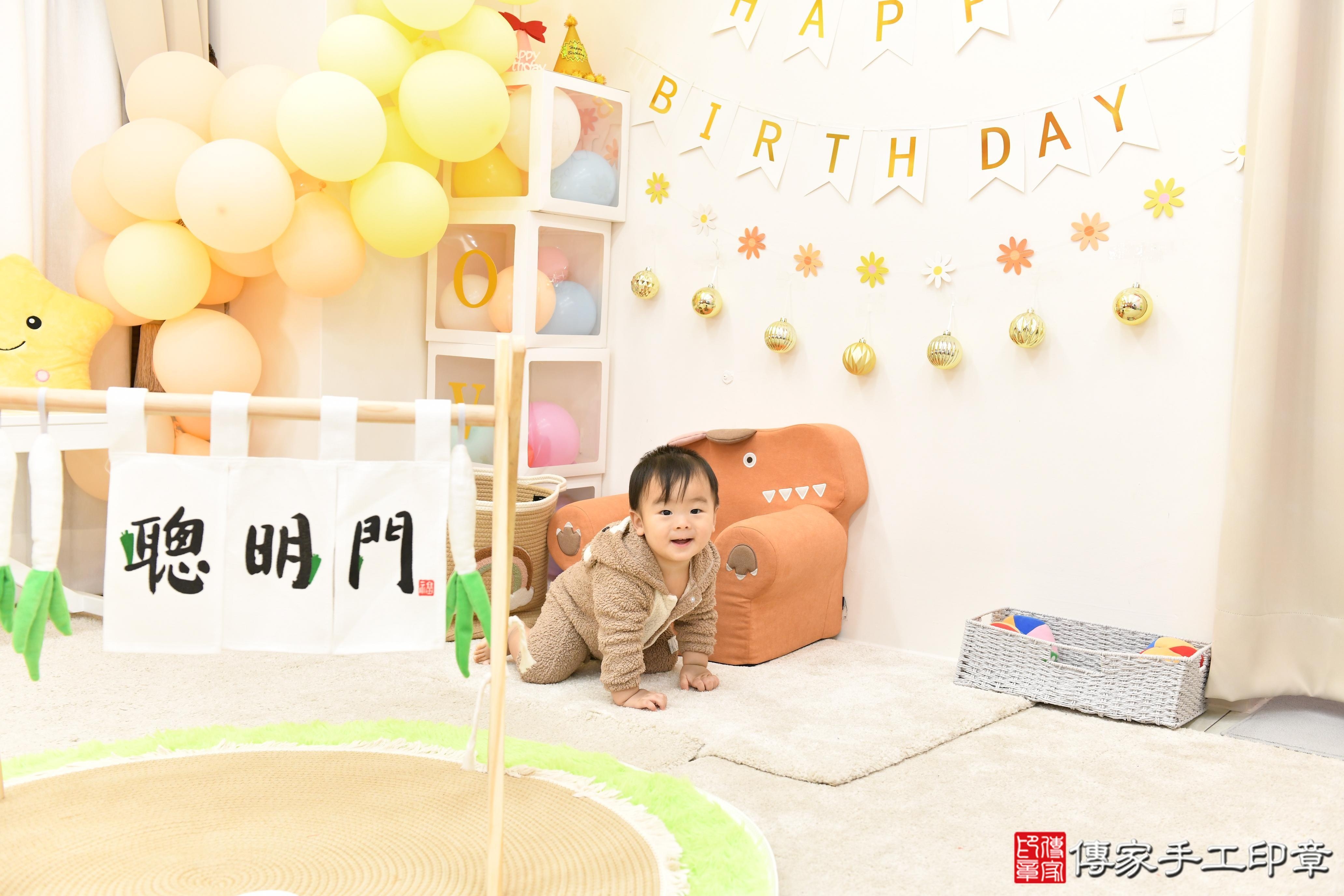 傳家手工印章高雄店、抓周、度脺、美式風會場、傳家嬰兒古禮、吉祥話、抓周道具物品24種、拍照。抓周證書。寶寶抓周、滿周歲、生日快樂、祝福 傳家手工印章高雄店、抓周、度脺、美式風會場、傳家嬰兒古禮、吉祥話、抓周道具物品24種、拍照。抓周證書。寶寶抓周、滿周歲、生日快樂、祝福