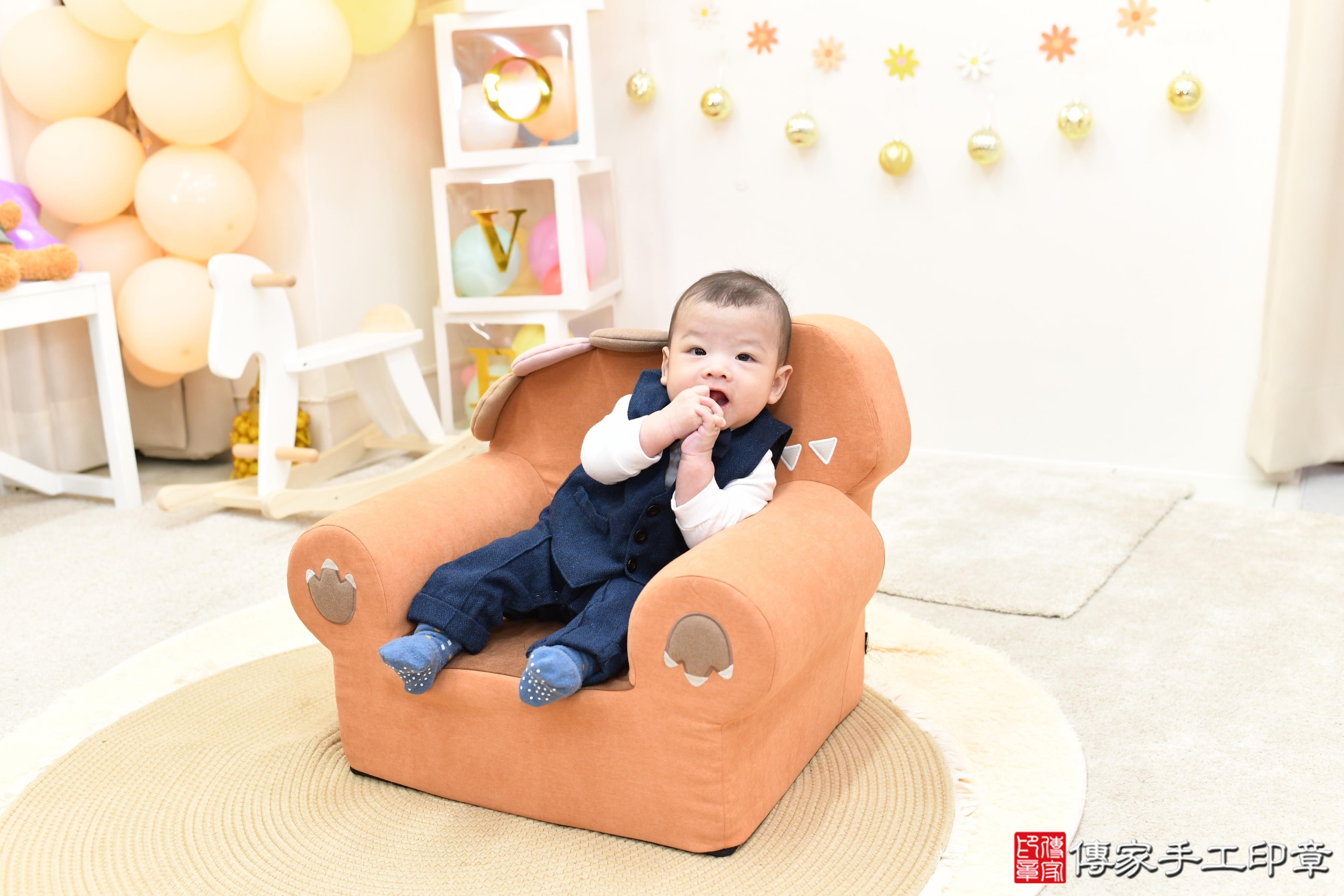 傳家手工印章高雄店、抓周、度脺、美式風會場、傳家嬰兒古禮、吉祥話、抓周道具物品24種、拍照。抓周證書。寶寶抓周、滿周歲、生日快樂、祝福 傳家手工印章高雄店、抓周、度脺、美式風會場、傳家嬰兒古禮、吉祥話、抓周道具物品24種、拍照。抓周證書。寶寶抓周、滿周歲、生日快樂、祝福