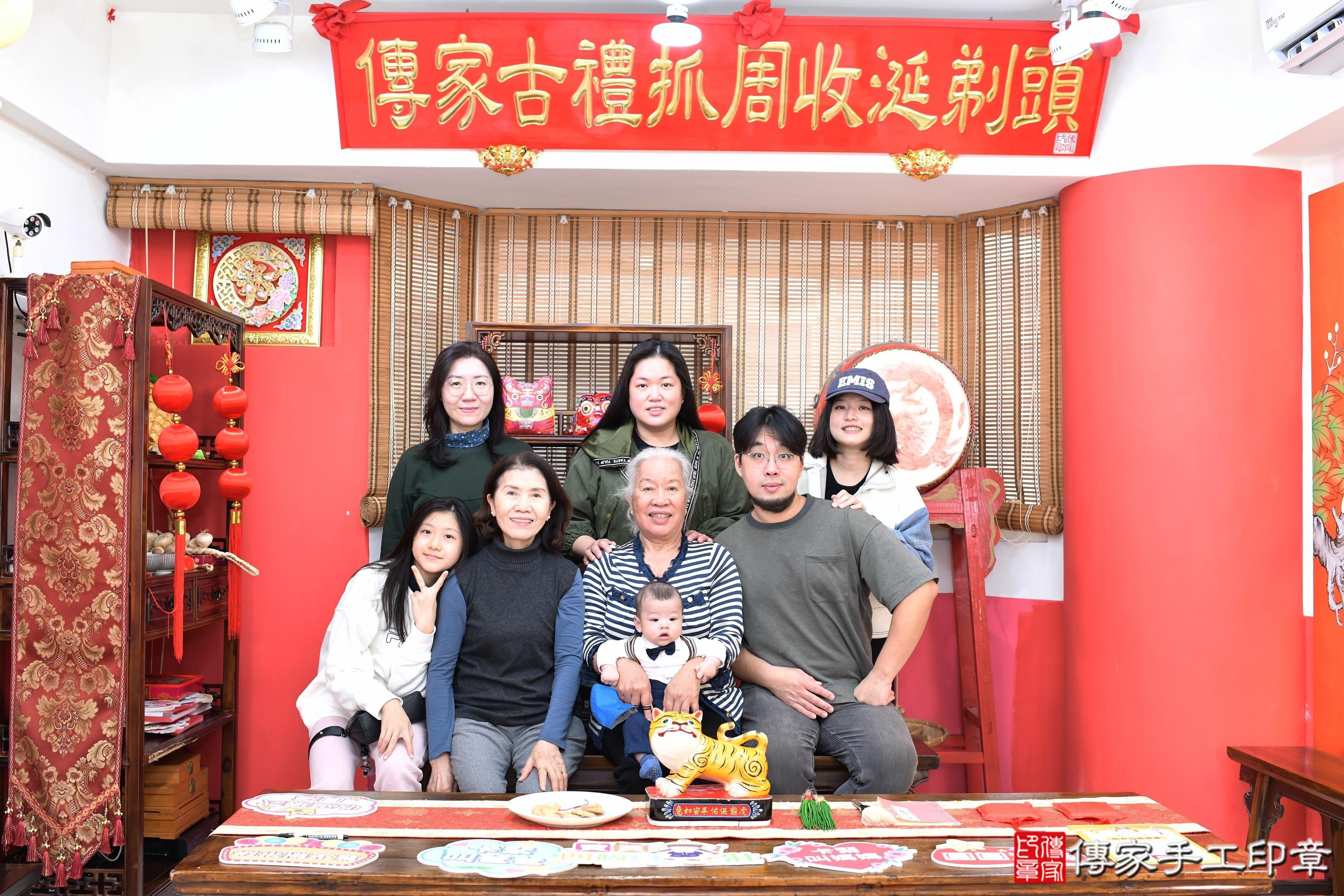 傳家手工印章高雄店、抓周、度脺、美式風會場、傳家嬰兒古禮、吉祥話、抓周道具物品24種、拍照。抓周證書。寶寶抓周、滿周歲、生日快樂、祝福 傳家手工印章高雄店、抓周、度脺、美式風會場、傳家嬰兒古禮、吉祥話、抓周道具物品24種、拍照。抓周證書。寶寶抓周、滿周歲、生日快樂、祝福