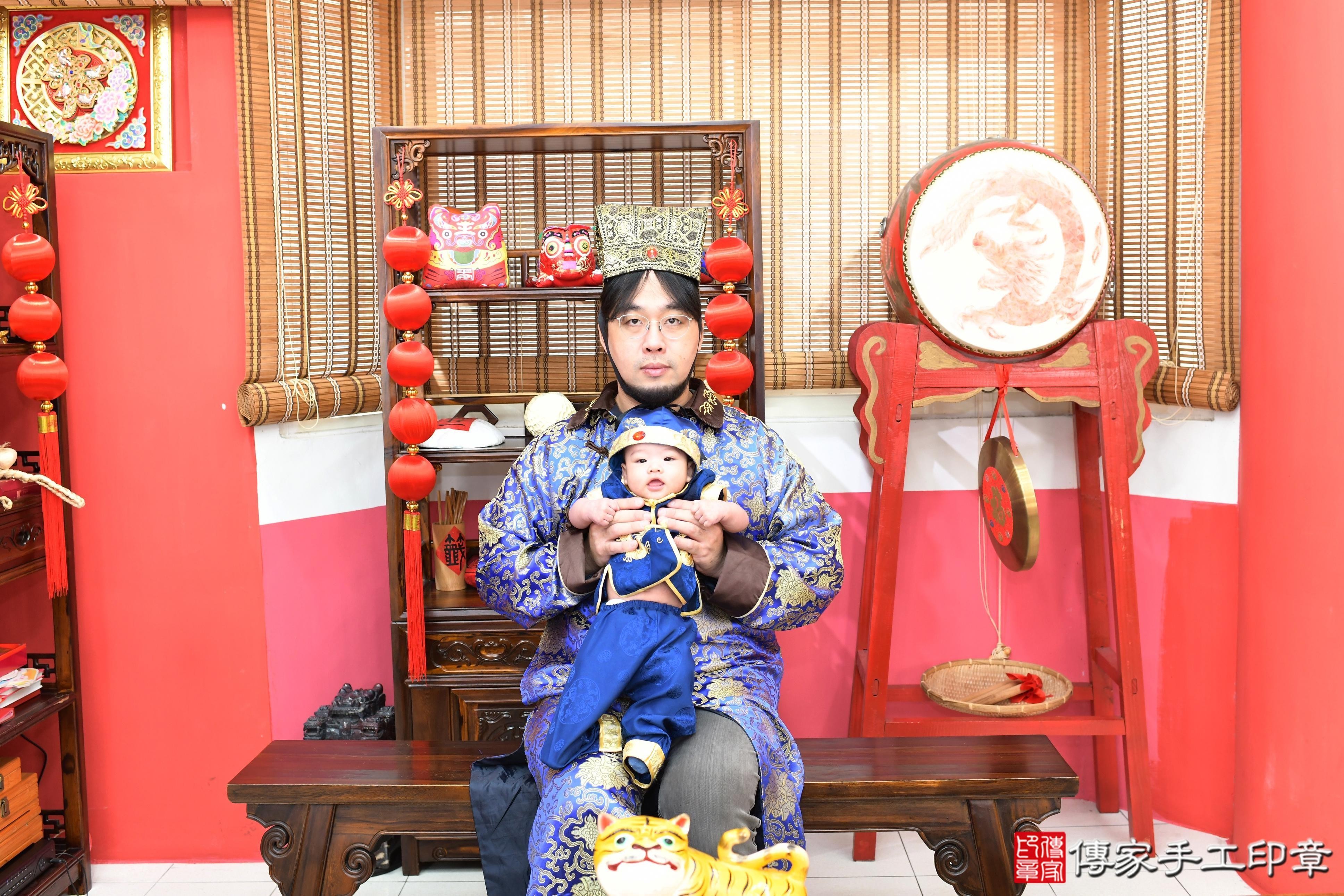 傳家手工印章高雄店、抓周、度脺、美式風會場、傳家嬰兒古禮、吉祥話、抓周道具物品24種、拍照。抓周證書。寶寶抓周、滿周歲、生日快樂、祝福 傳家手工印章高雄店、抓周、度脺、美式風會場、傳家嬰兒古禮、吉祥話、抓周道具物品24種、拍照。抓周證書。寶寶抓周、滿周歲、生日快樂、祝福