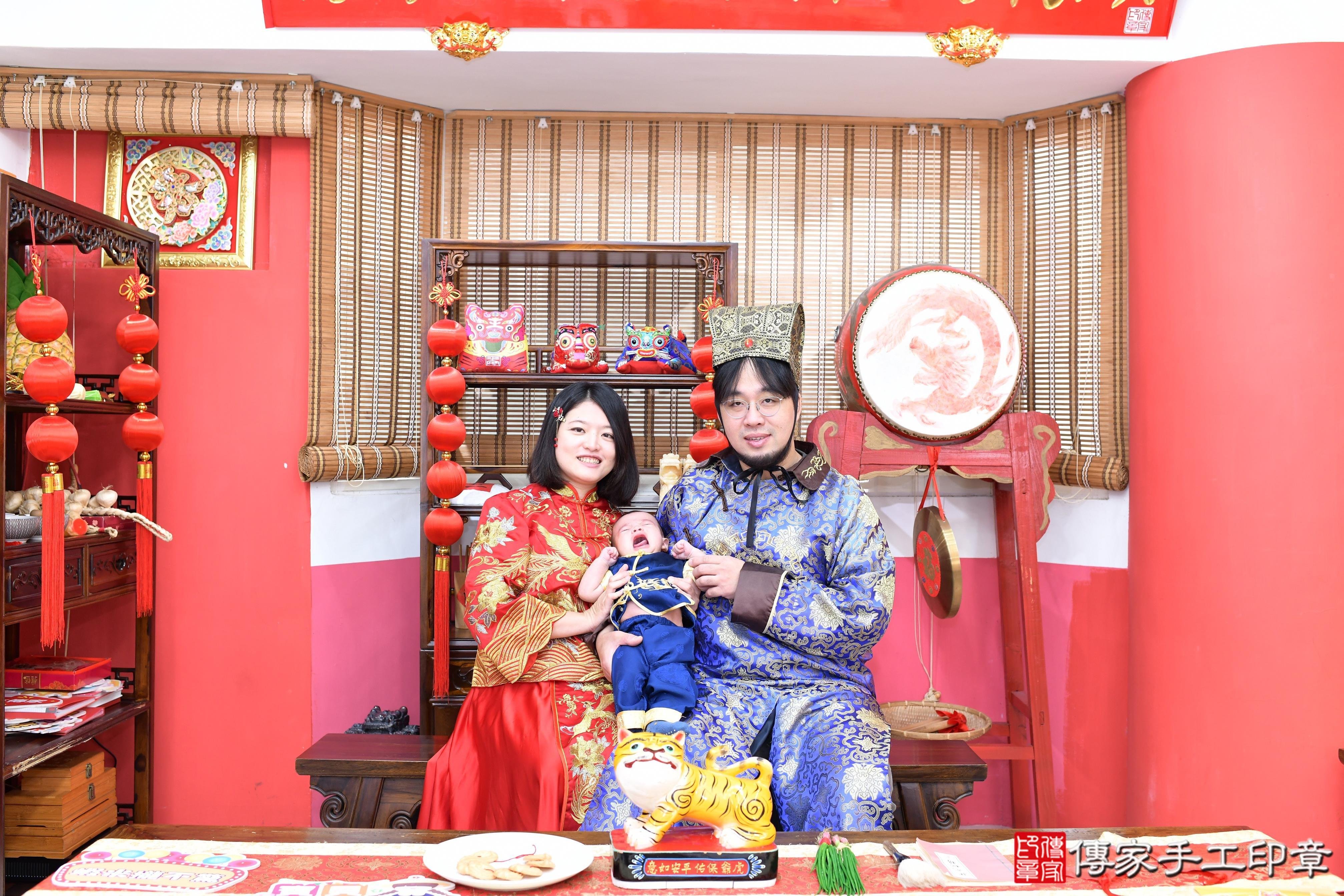 傳家手工印章高雄店、抓周、度脺、美式風會場、傳家嬰兒古禮、吉祥話、抓周道具物品24種、拍照。抓周證書。寶寶抓周、滿周歲、生日快樂、祝福 傳家手工印章高雄店、抓周、度脺、美式風會場、傳家嬰兒古禮、吉祥話、抓周道具物品24種、拍照。抓周證書。寶寶抓周、滿周歲、生日快樂、祝福