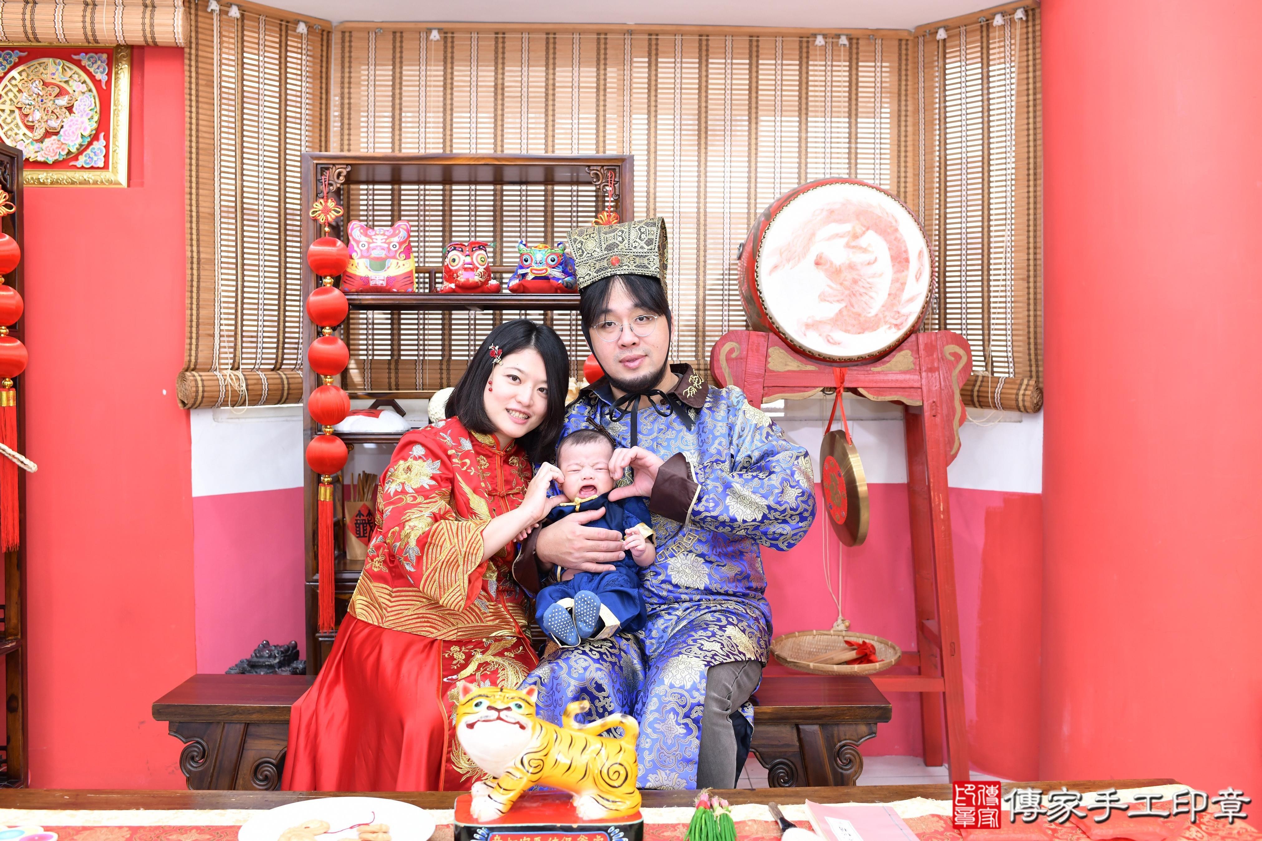 傳家手工印章高雄店、抓周、度脺、美式風會場、傳家嬰兒古禮、吉祥話、抓周道具物品24種、拍照。抓周證書。寶寶抓周、滿周歲、生日快樂、祝福 傳家手工印章高雄店、抓周、度脺、美式風會場、傳家嬰兒古禮、吉祥話、抓周道具物品24種、拍照。抓周證書。寶寶抓周、滿周歲、生日快樂、祝福