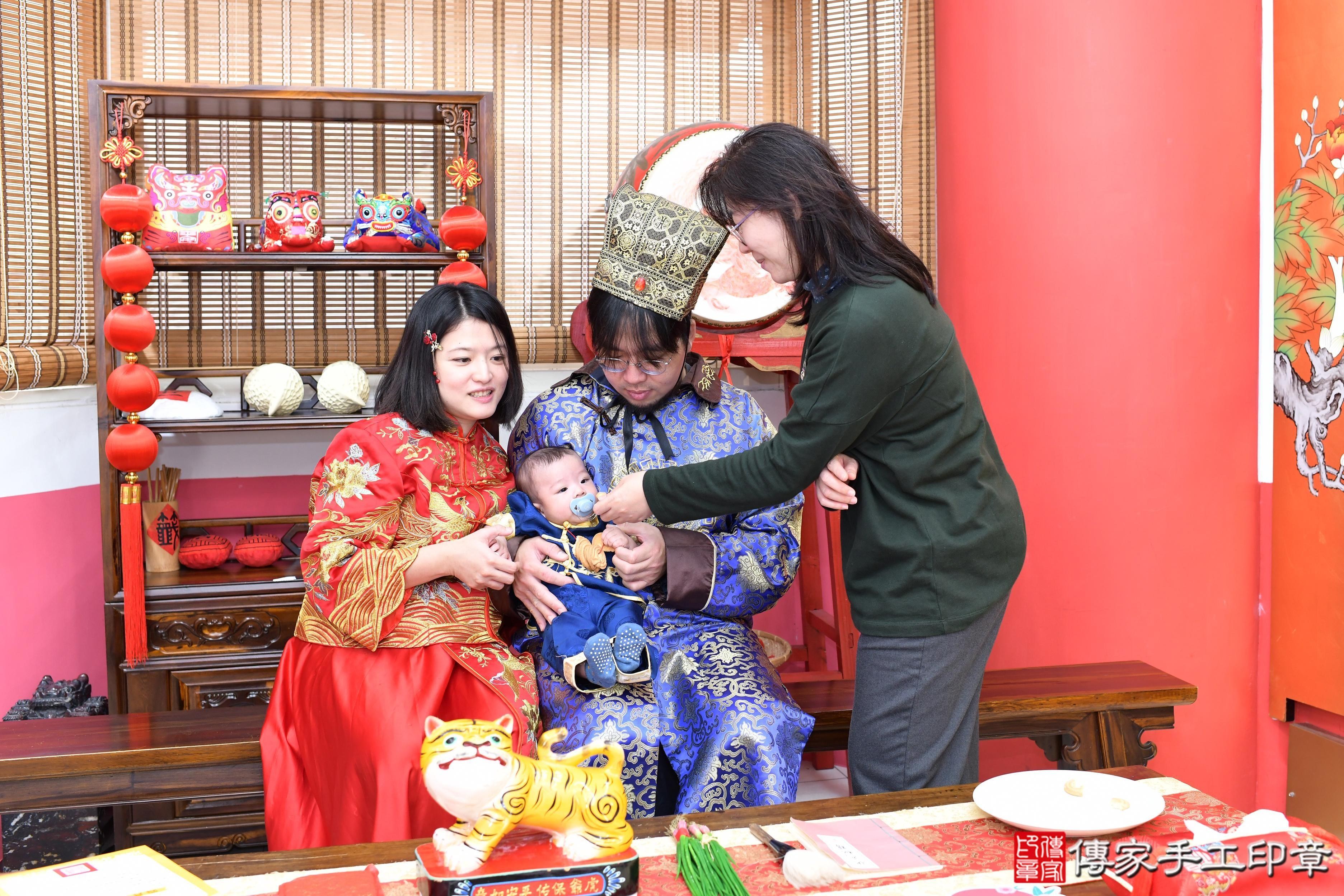 傳家手工印章高雄店、抓周、度脺、美式風會場、傳家嬰兒古禮、吉祥話、抓周道具物品24種、拍照。抓周證書。寶寶抓周、滿周歲、生日快樂、祝福 傳家手工印章高雄店、抓周、度脺、美式風會場、傳家嬰兒古禮、吉祥話、抓周道具物品24種、拍照。抓周證書。寶寶抓周、滿周歲、生日快樂、祝福