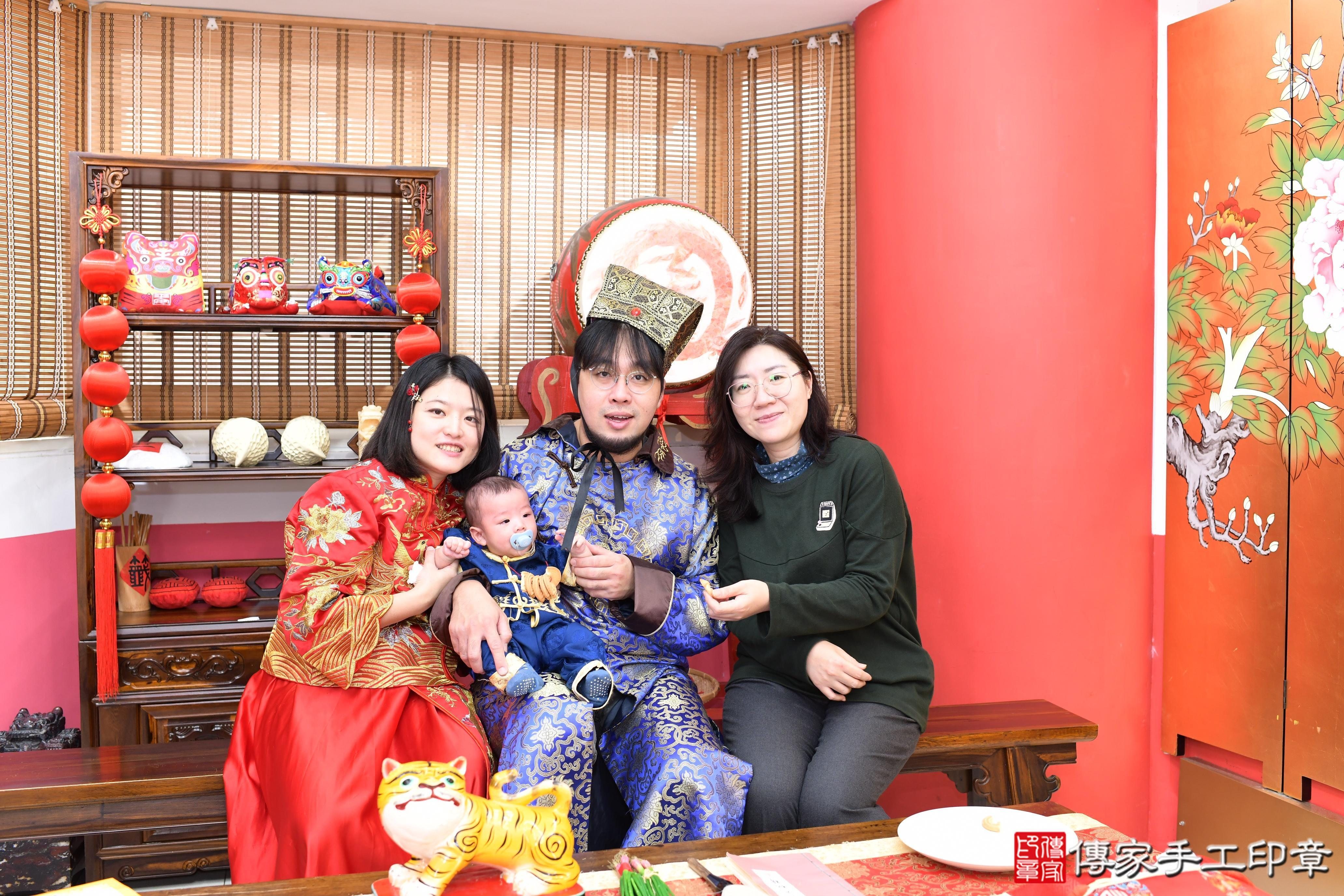 傳家手工印章高雄店、抓周、度脺、美式風會場、傳家嬰兒古禮、吉祥話、抓周道具物品24種、拍照。抓周證書。寶寶抓周、滿周歲、生日快樂、祝福 傳家手工印章高雄店、抓周、度脺、美式風會場、傳家嬰兒古禮、吉祥話、抓周道具物品24種、拍照。抓周證書。寶寶抓周、滿周歲、生日快樂、祝福