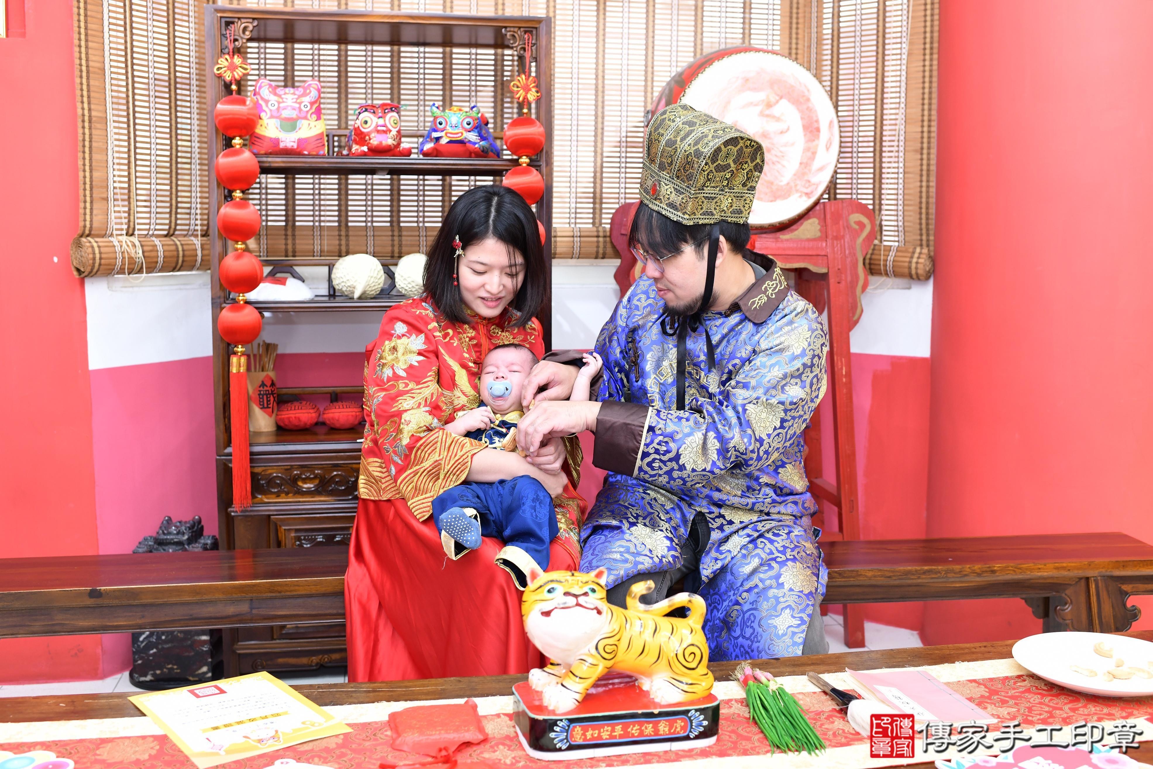 傳家手工印章高雄店、抓周、度脺、美式風會場、傳家嬰兒古禮、吉祥話、抓周道具物品24種、拍照。抓周證書。寶寶抓周、滿周歲、生日快樂、祝福 傳家手工印章高雄店、抓周、度脺、美式風會場、傳家嬰兒古禮、吉祥話、抓周道具物品24種、拍照。抓周證書。寶寶抓周、滿周歲、生日快樂、祝福