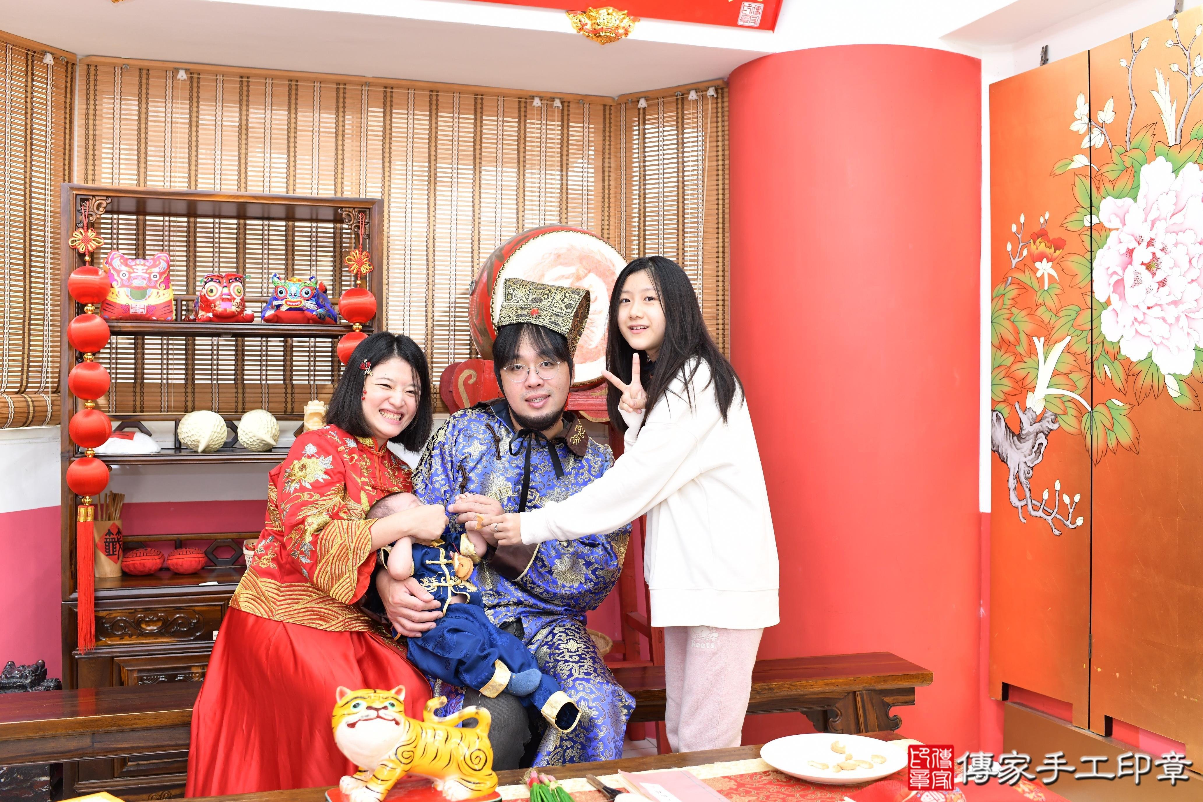 傳家手工印章高雄店、抓周、度脺、美式風會場、傳家嬰兒古禮、吉祥話、抓周道具物品24種、拍照。抓周證書。寶寶抓周、滿周歲、生日快樂、祝福 傳家手工印章高雄店、抓周、度脺、美式風會場、傳家嬰兒古禮、吉祥話、抓周道具物品24種、拍照。抓周證書。寶寶抓周、滿周歲、生日快樂、祝福