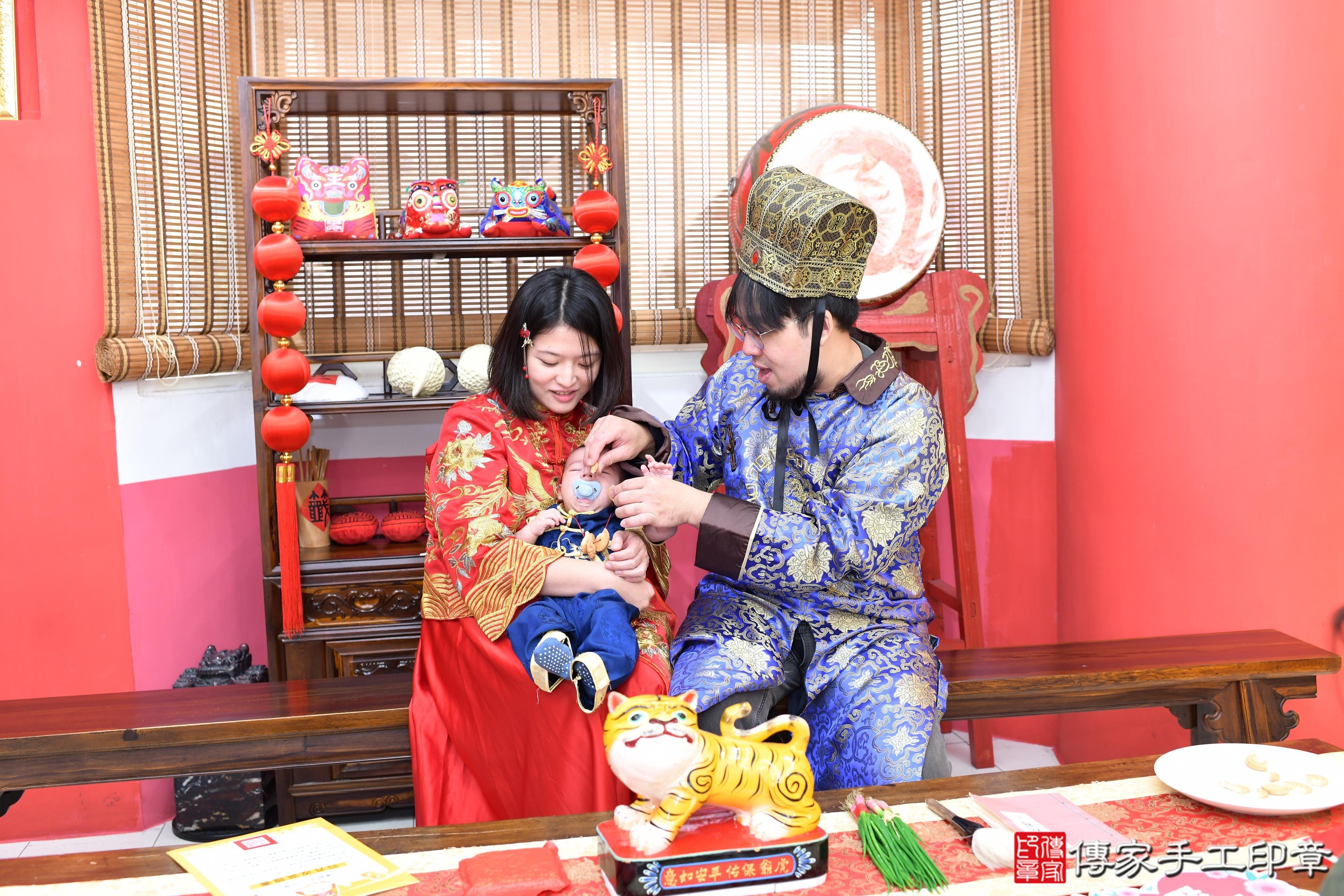 傳家手工印章高雄店、抓周、度脺、美式風會場、傳家嬰兒古禮、吉祥話、抓周道具物品24種、拍照。抓周證書。寶寶抓周、滿周歲、生日快樂、祝福 傳家手工印章高雄店、抓周、度脺、美式風會場、傳家嬰兒古禮、吉祥話、抓周道具物品24種、拍照。抓周證書。寶寶抓周、滿周歲、生日快樂、祝福